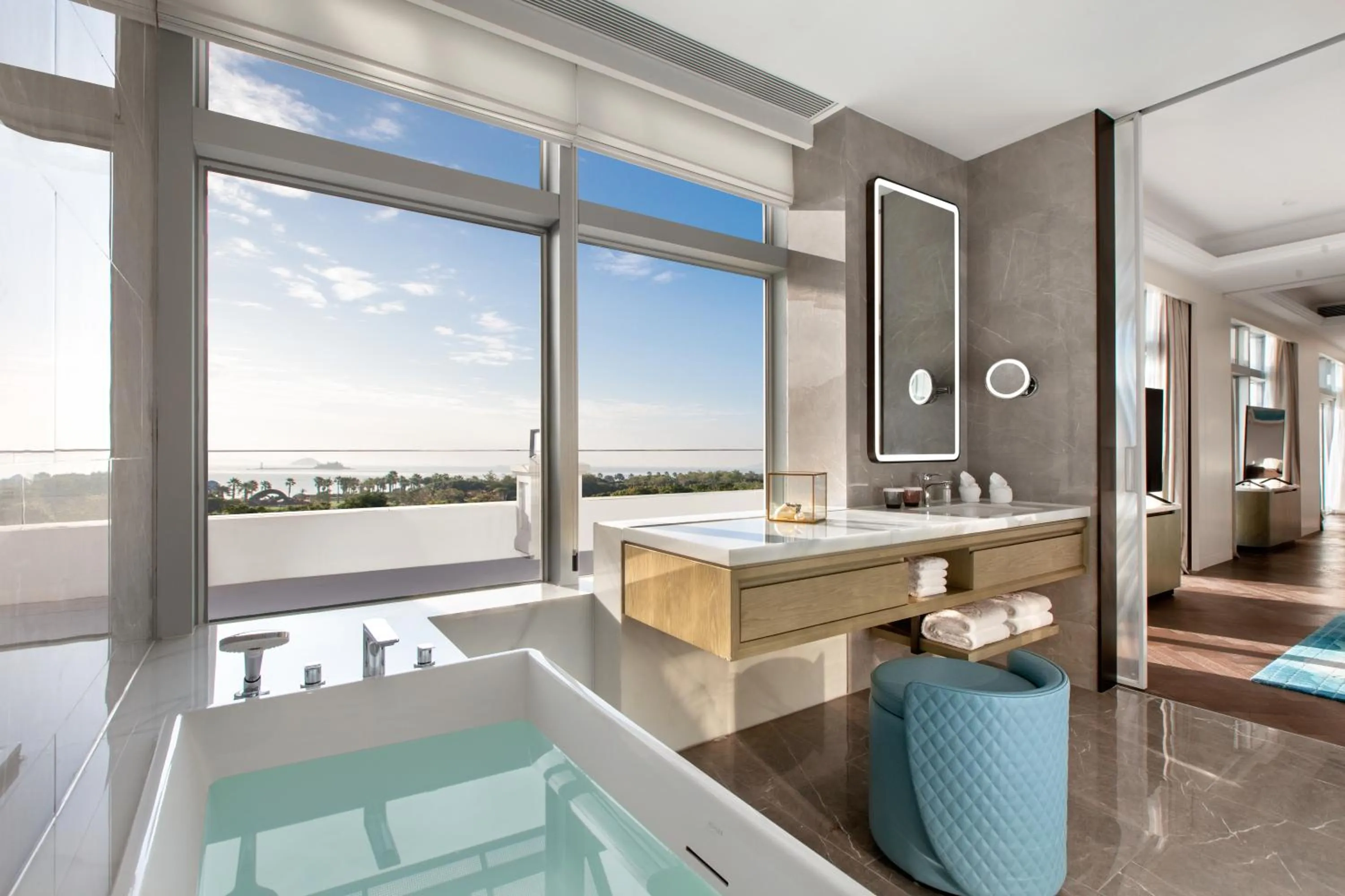 Bathroom in Yuehua Hotel Xiamen Seaside Hotel