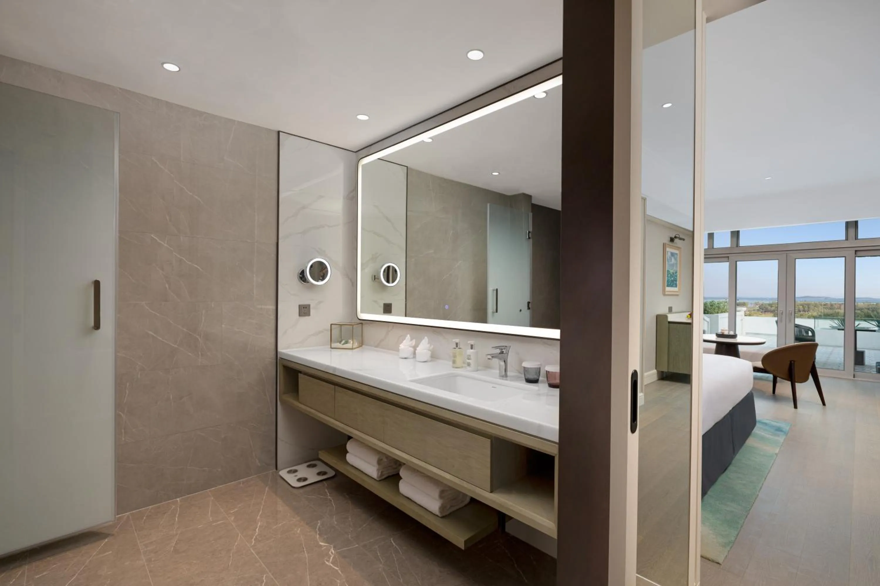 Bathroom, Bed in Yuehua Hotel Xiamen Seaside Hotel