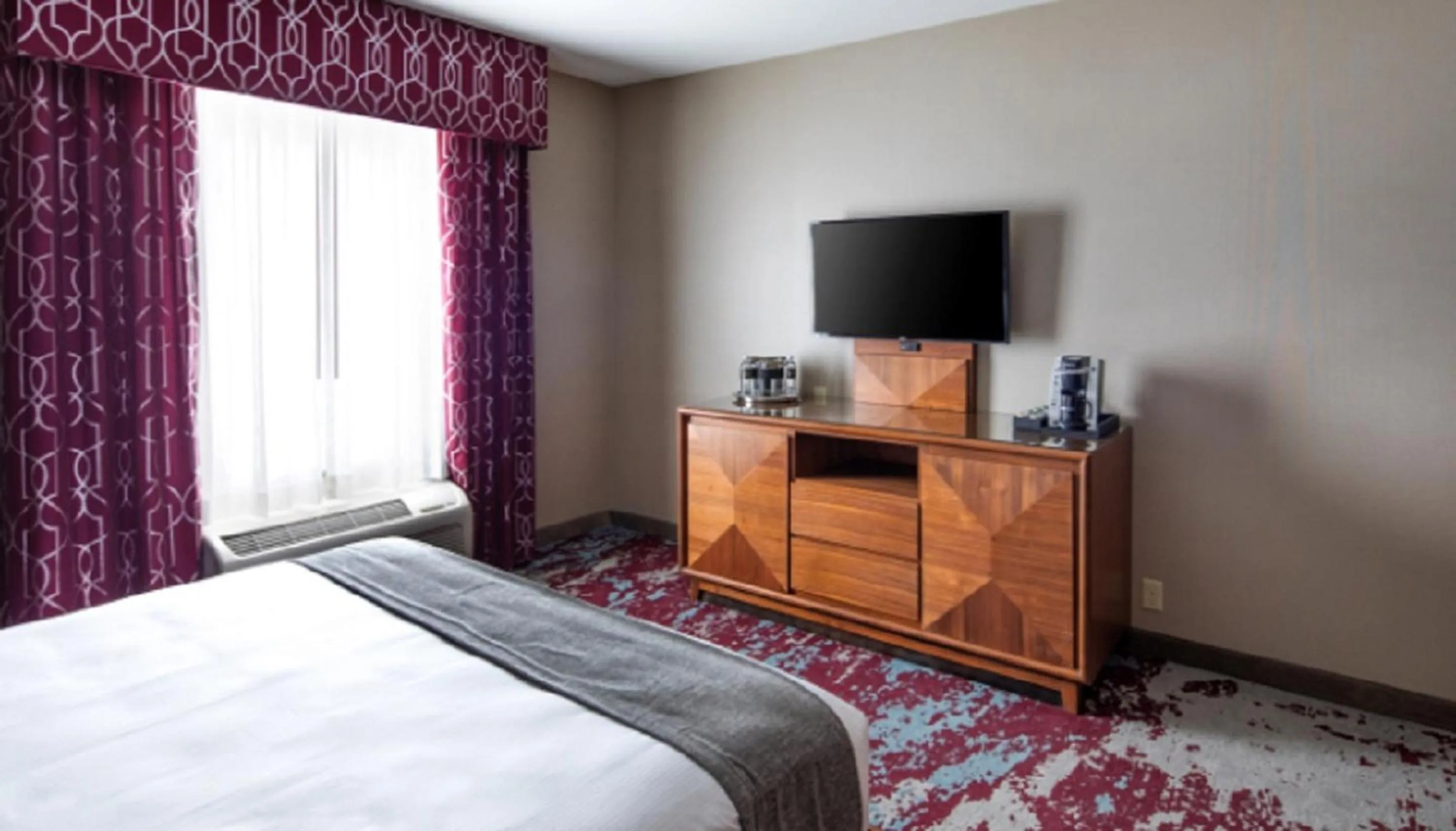 Bed in Bear Springs Hotel