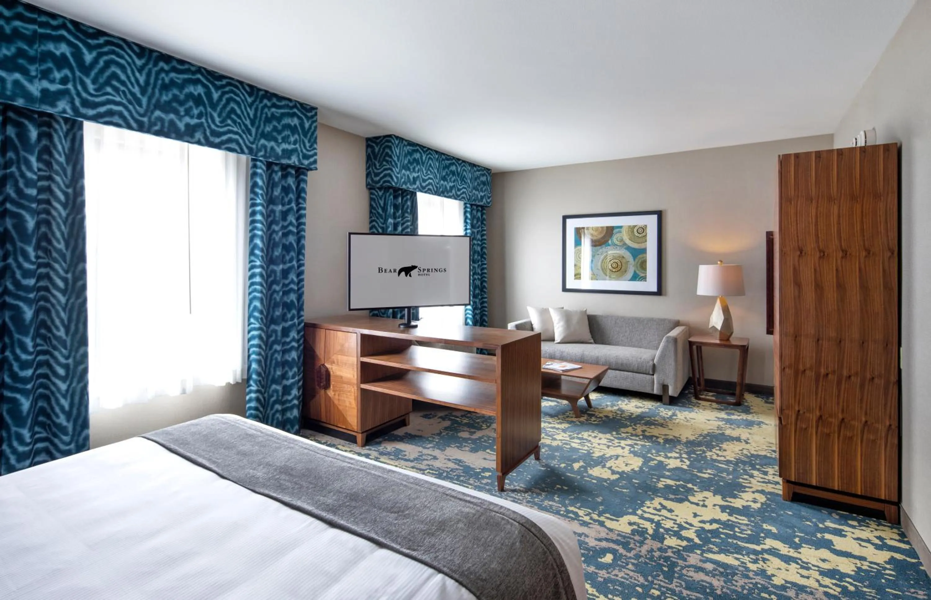 Bed in Bear Springs Hotel