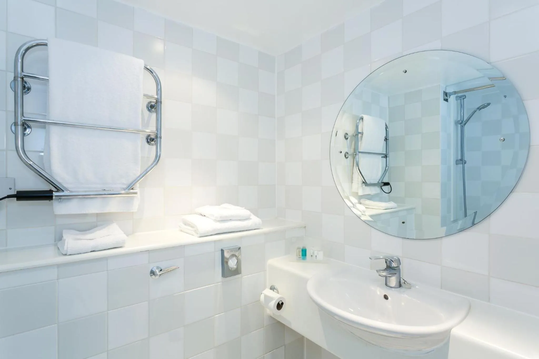 Bathroom in Holiday Inn Oxford by IHG