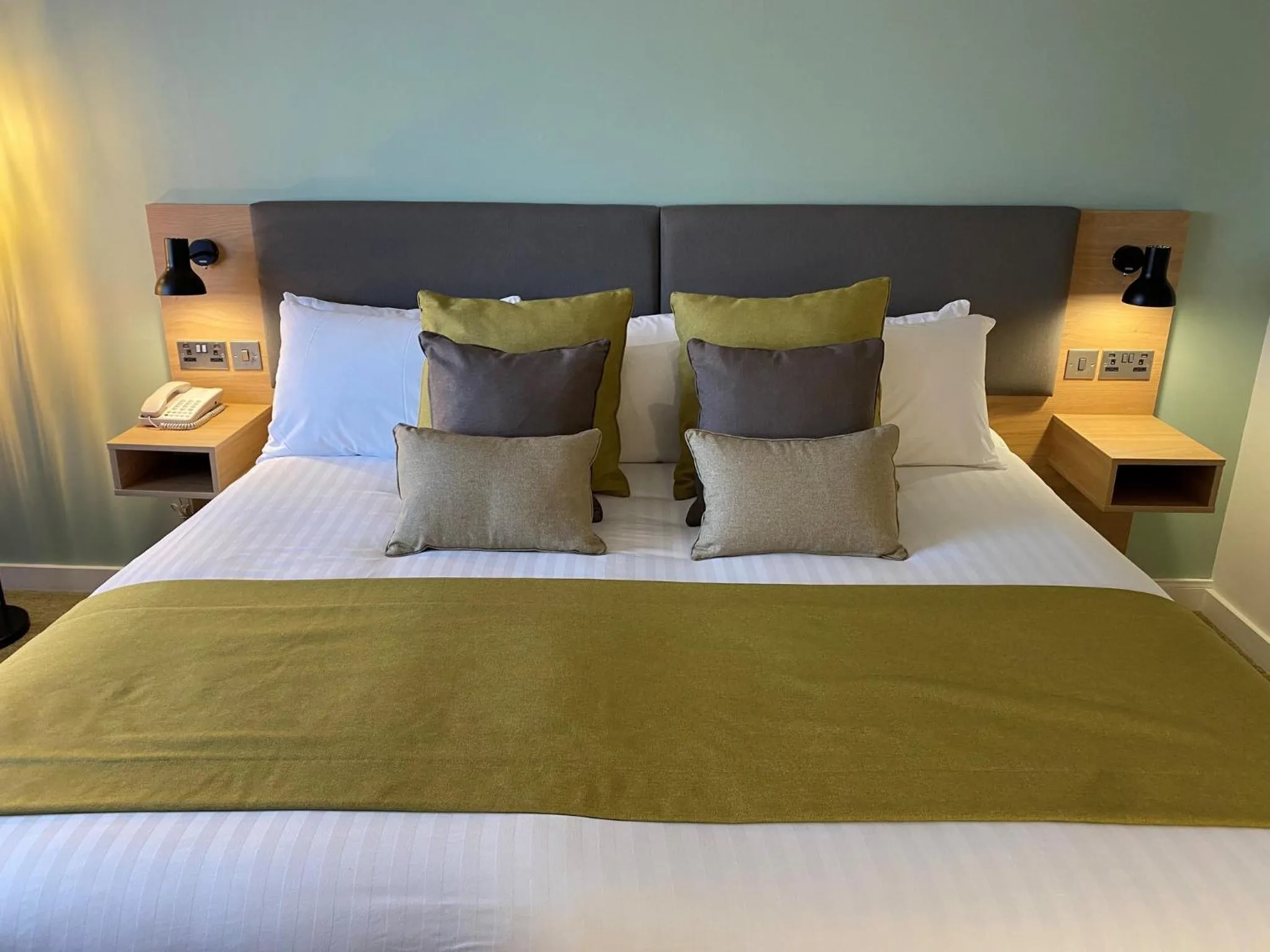 Photo of the whole room, Bed in Holiday Inn Oxford by IHG