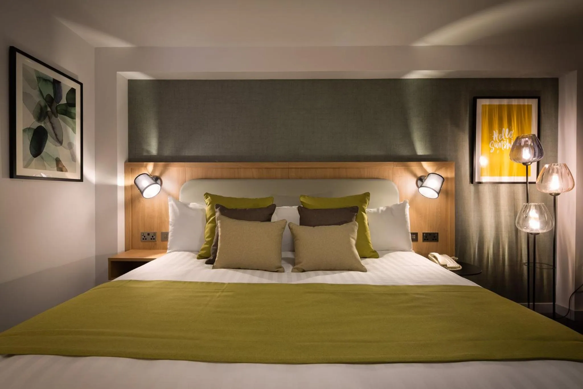 Photo of the whole room, Bed in Holiday Inn Oxford by IHG