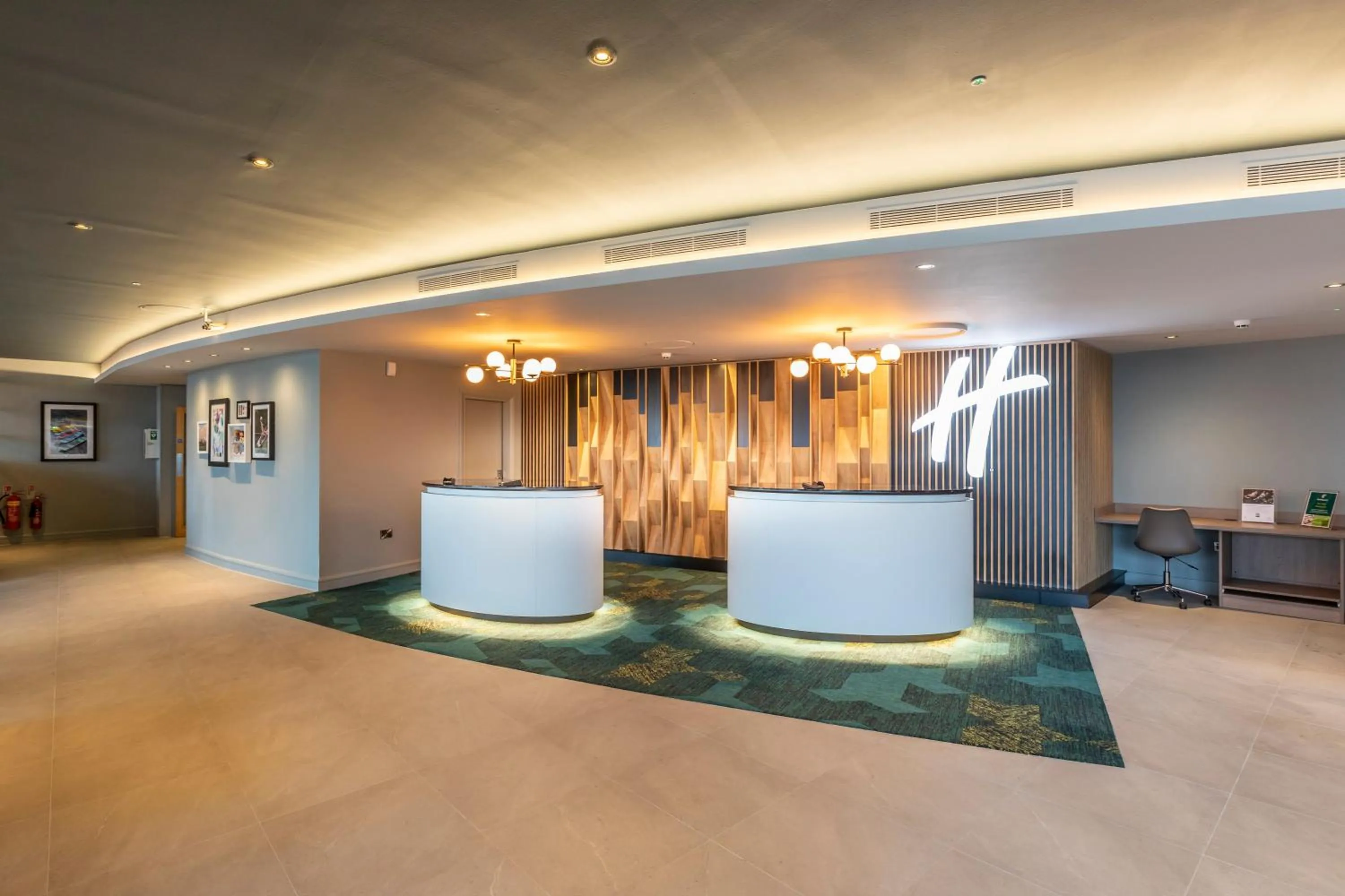 Property building in Holiday Inn Oxford by IHG