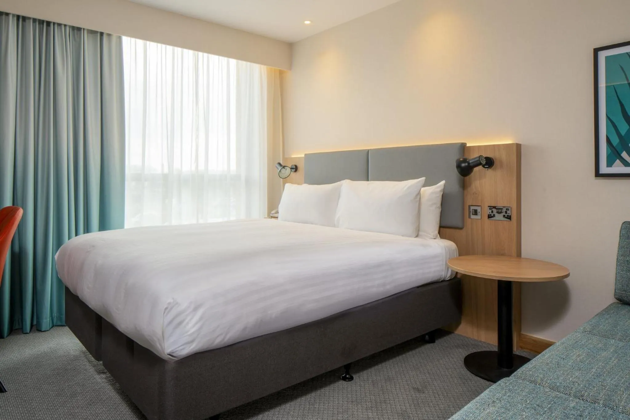 Photo of the whole room, Bed in Holiday Inn Oxford by IHG