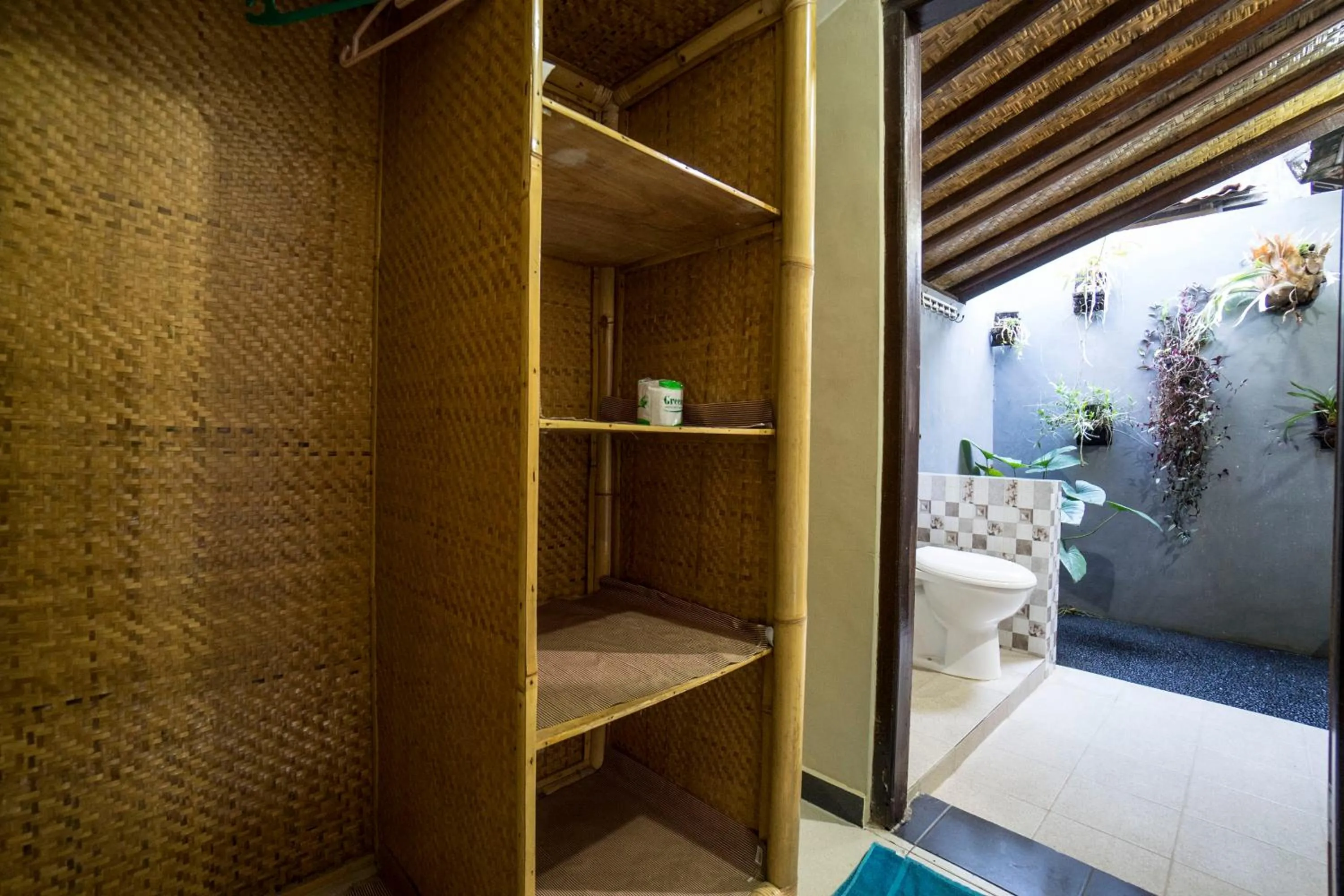 Shower in Manuaba Inn