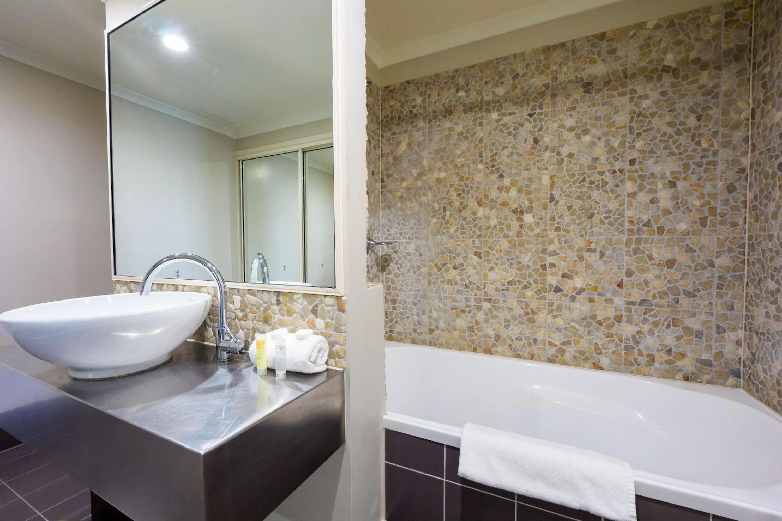 Bathroom in Mango Lagoon Resort & Wellness Spa