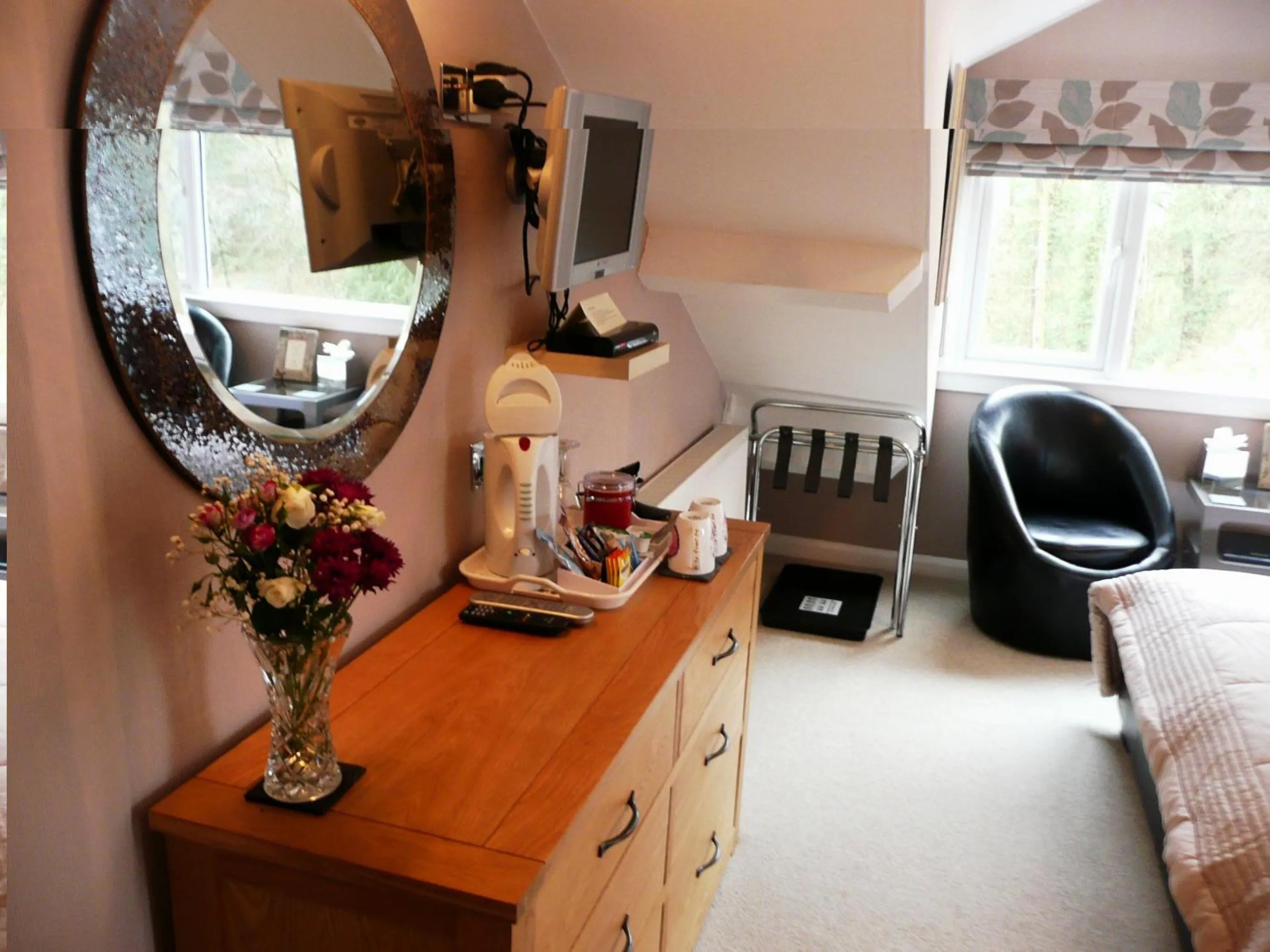 Bed in Glenville House - Adults Only - Incl FREE off-site health club with swimming pool, hot tub, sauna & steam room