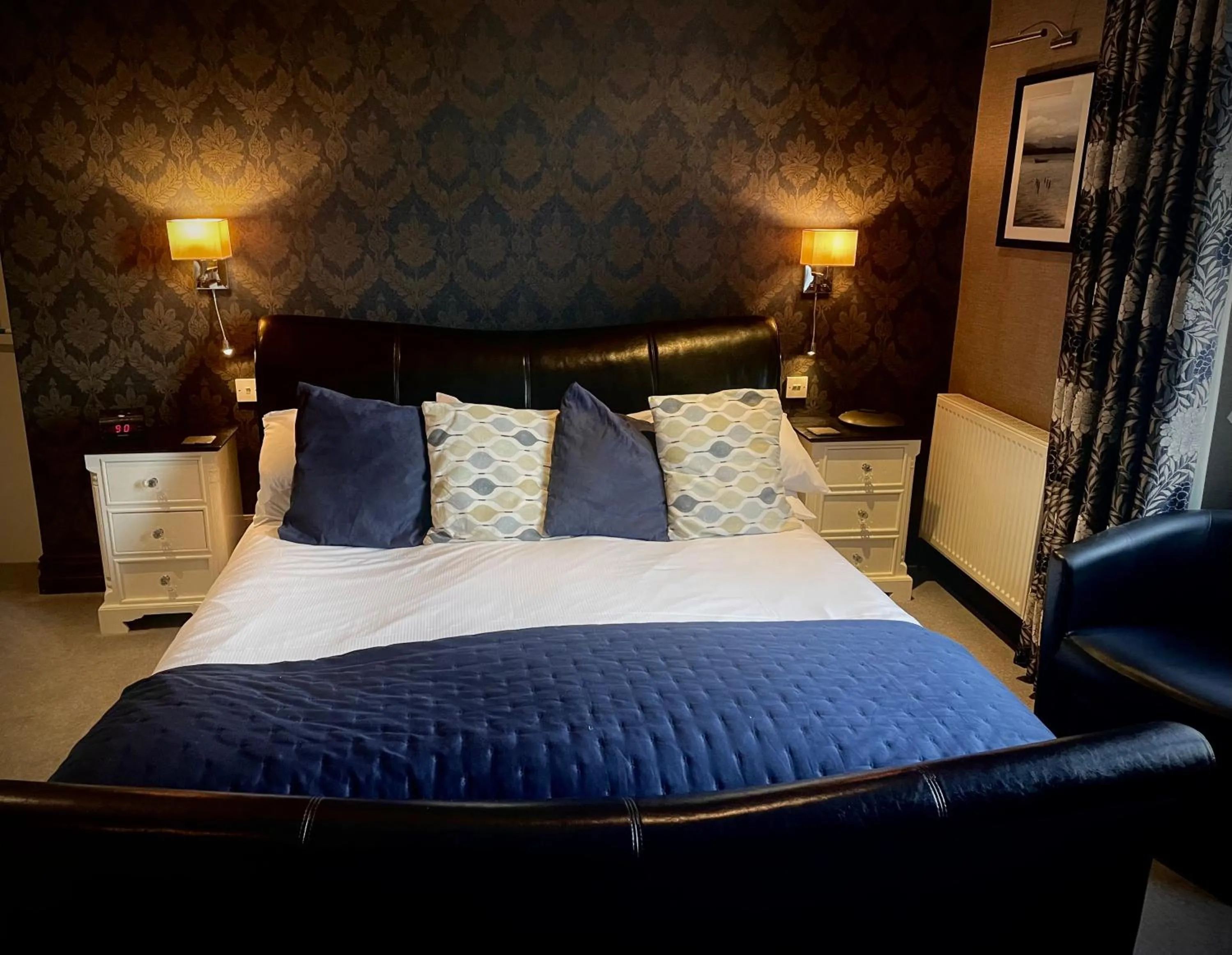 Bed in Glenville House - Adults Only - Incl FREE off-site health club with swimming pool, hot tub, sauna & steam room