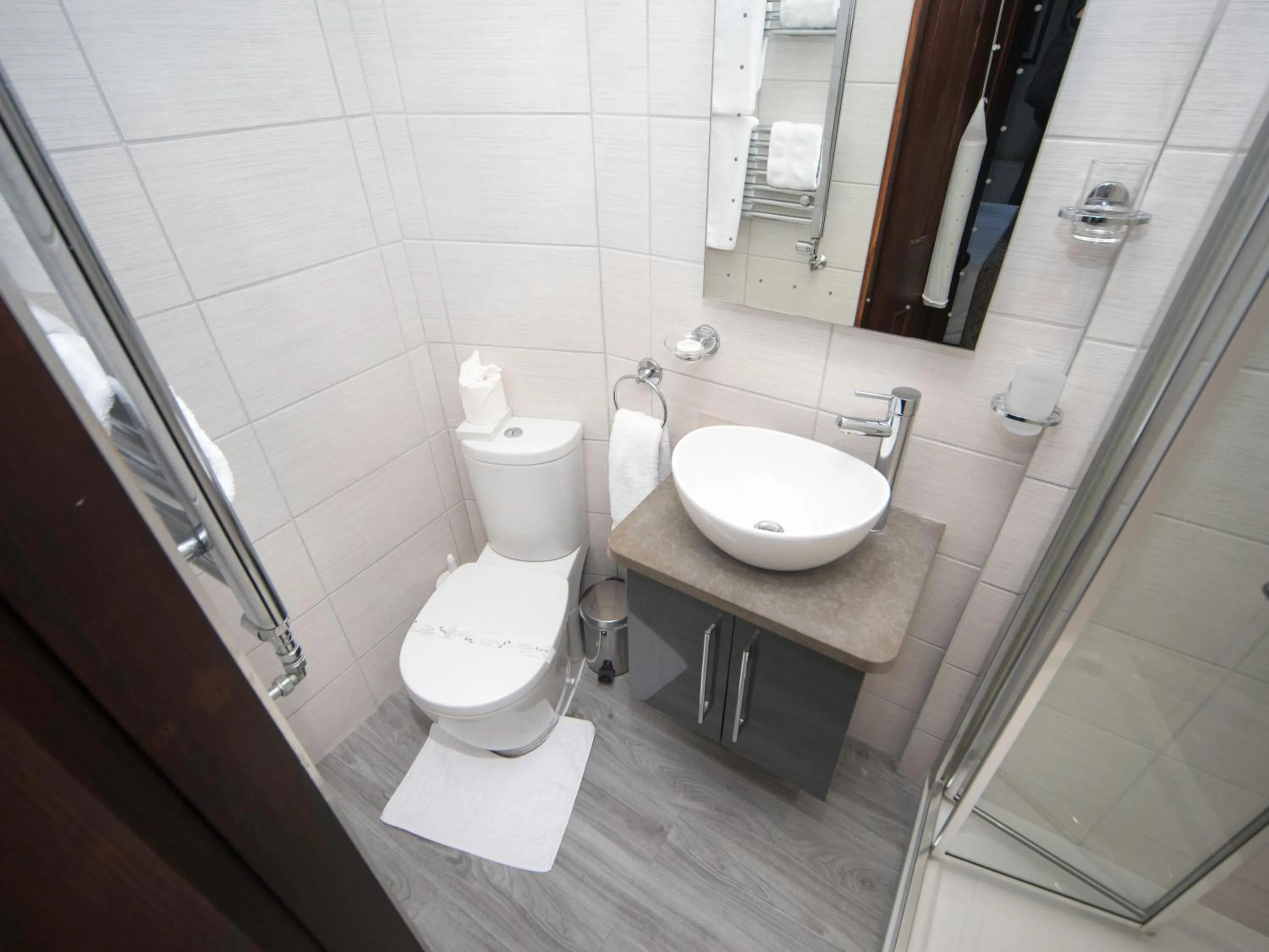 Glenville House - Adults Only - Incl FREE off-site health club with swimming pool, hot tub, sauna & steam room