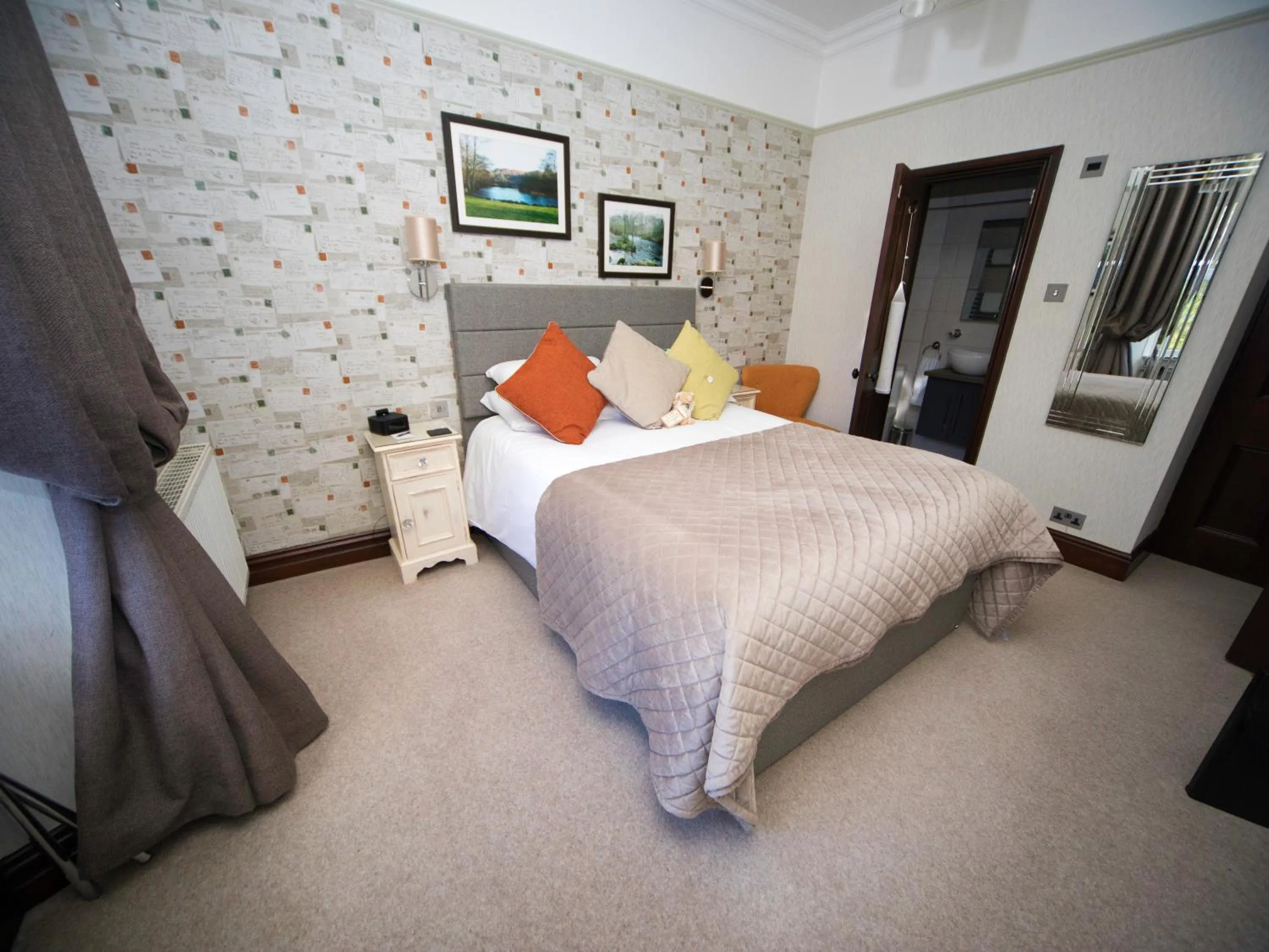 Bed in Glenville House - Adults Only - Incl FREE off-site health club with swimming pool, hot tub, sauna & steam room