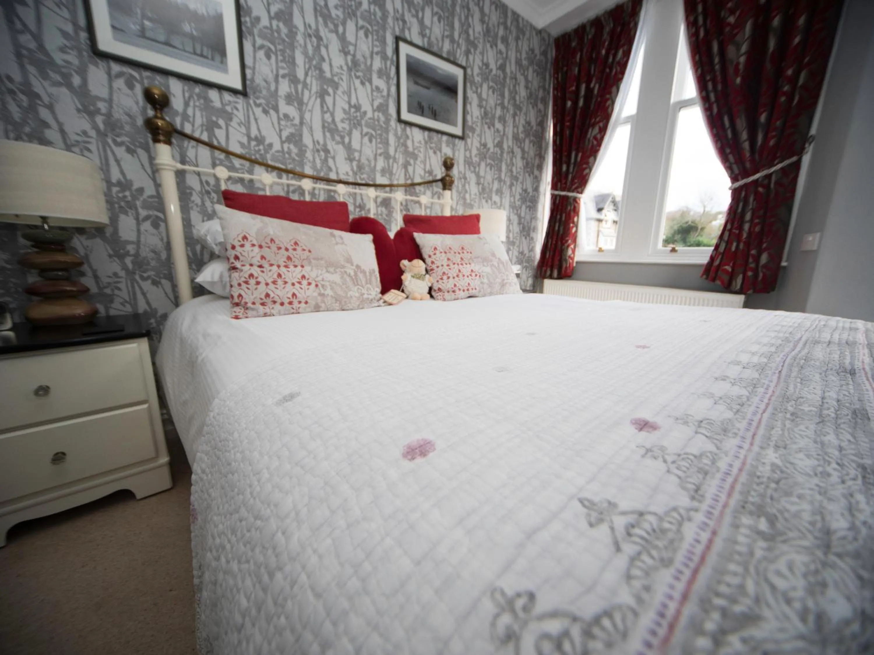 Bed in Glenville House - Adults Only - Incl FREE off-site health club with swimming pool, hot tub, sauna & steam room
