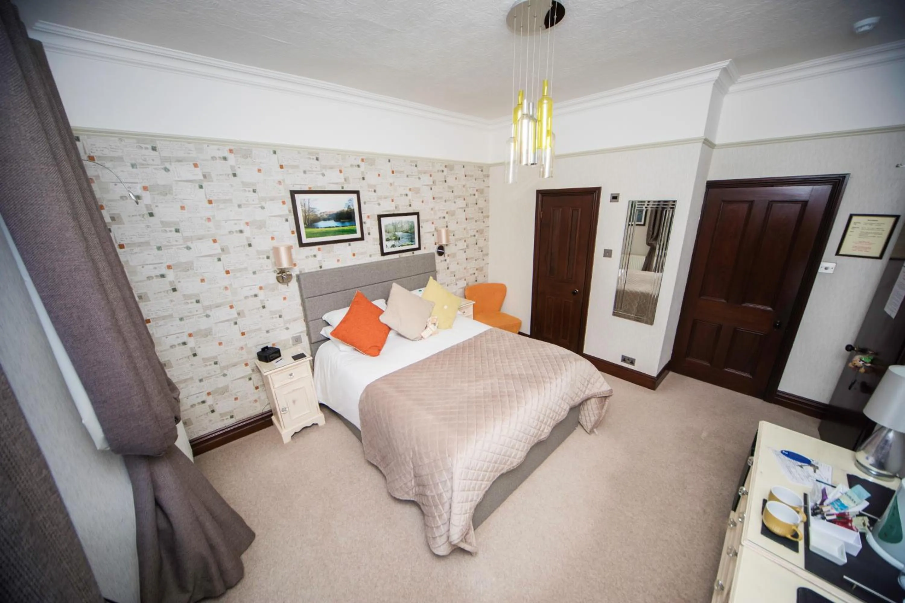 Bed in Glenville House - Adults Only - Incl FREE off-site health club with swimming pool, hot tub, sauna & steam room