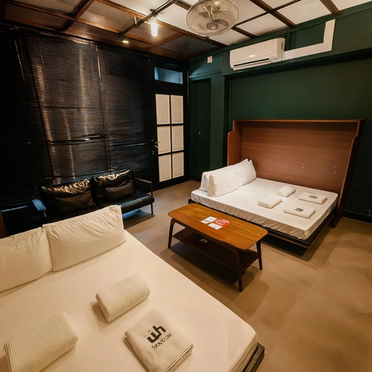 Bedroom, Bed in Wink at Mosque Street