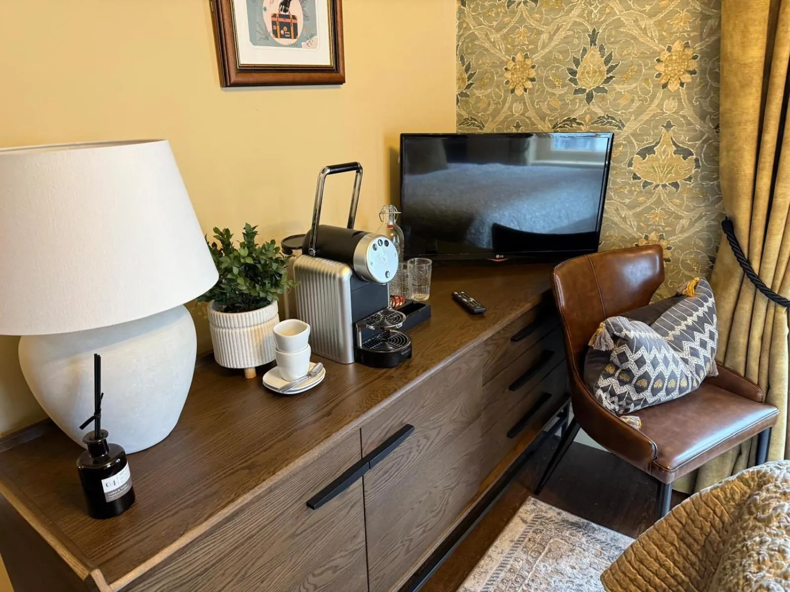 Bedroom, Bed in Punch House Monmouth