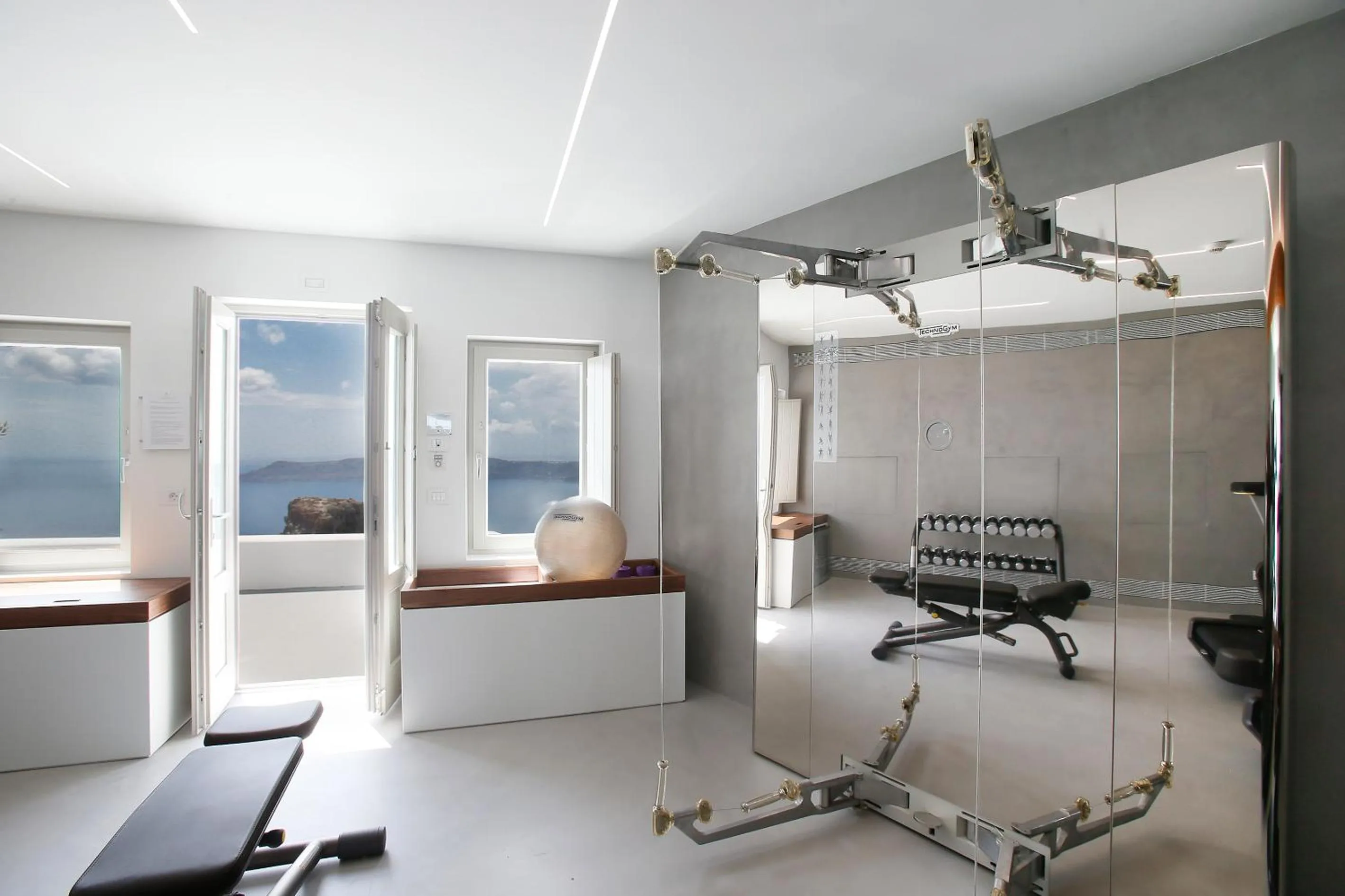 Fitness centre/facilities in Grace Hotel, Auberge Collection