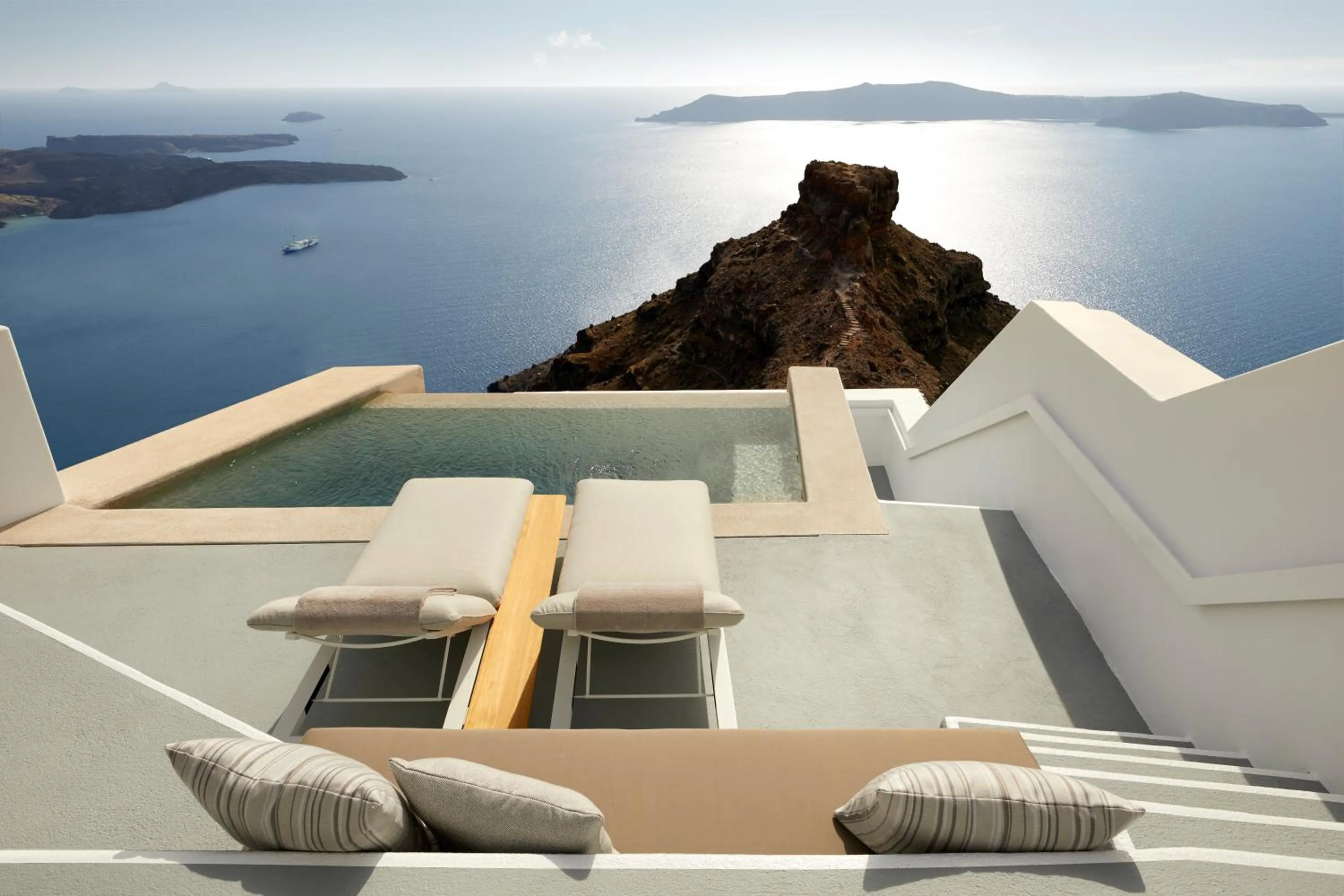 Grace Hotel, Auberge Collection