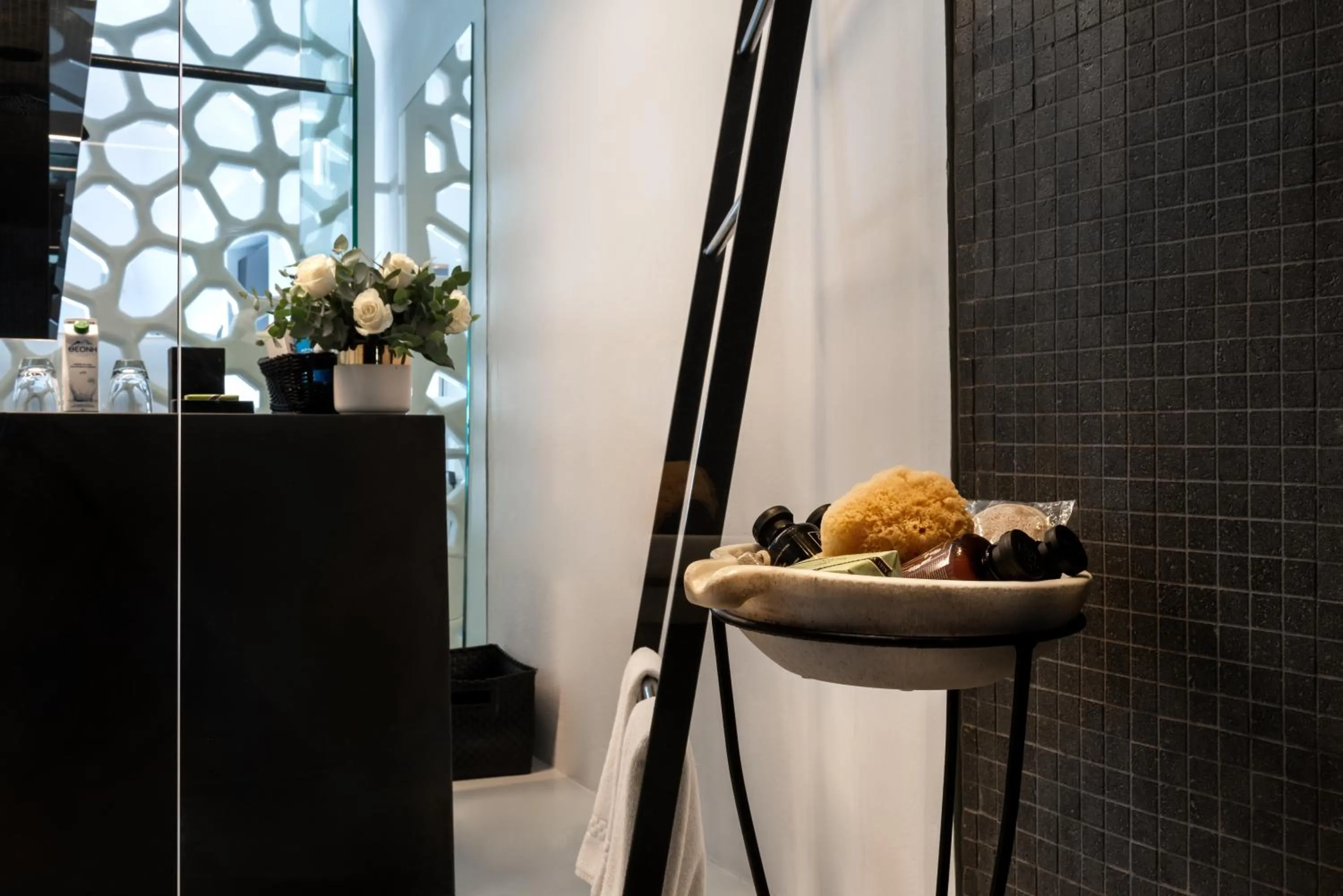 Shower in Grace Hotel, Auberge Collection