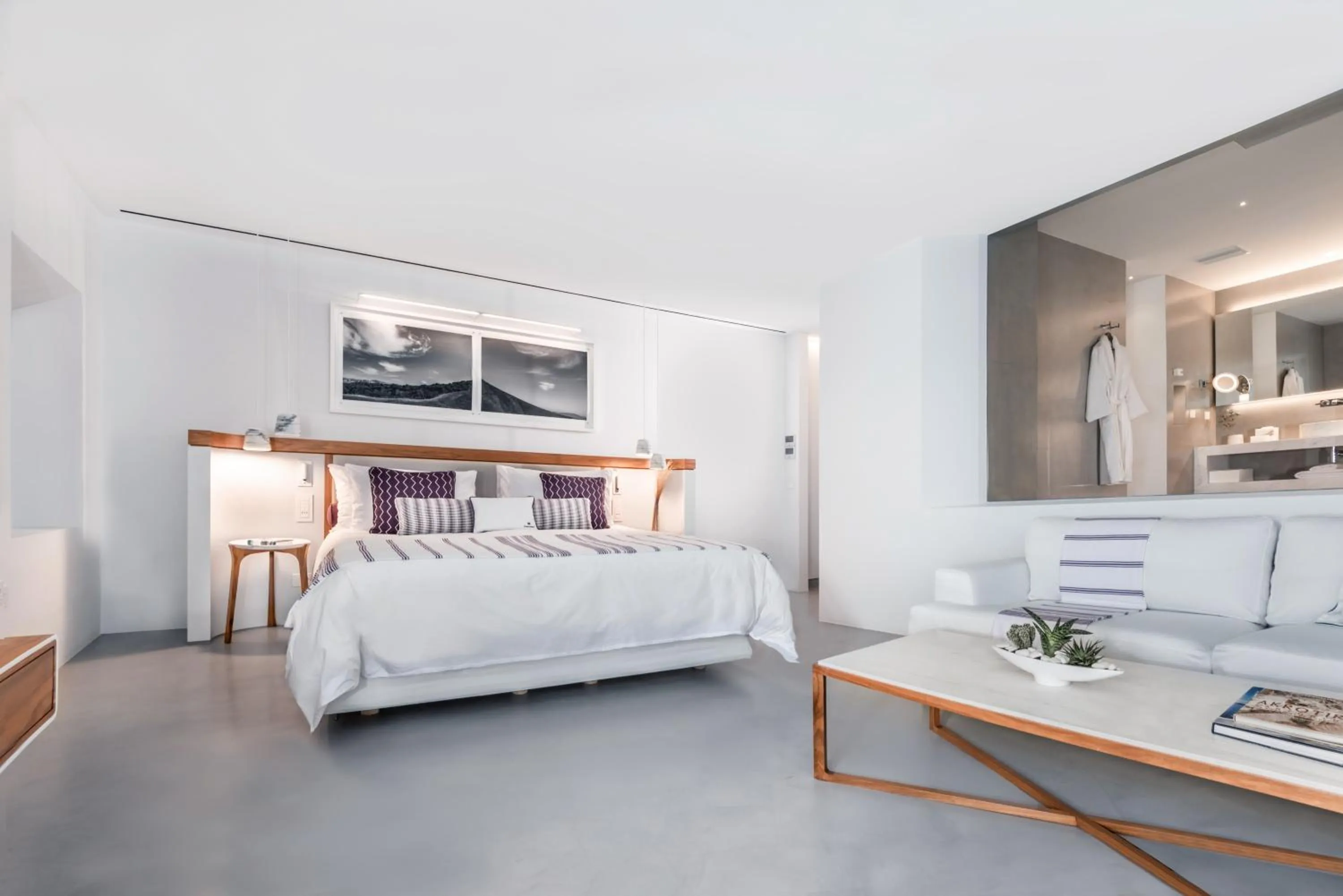 Bed in Grace Hotel, Auberge Collection