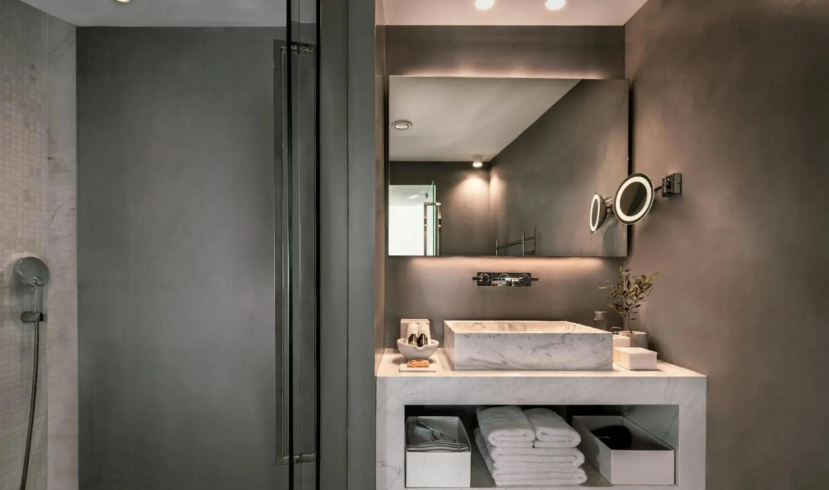 Shower in Grace Hotel, Auberge Collection