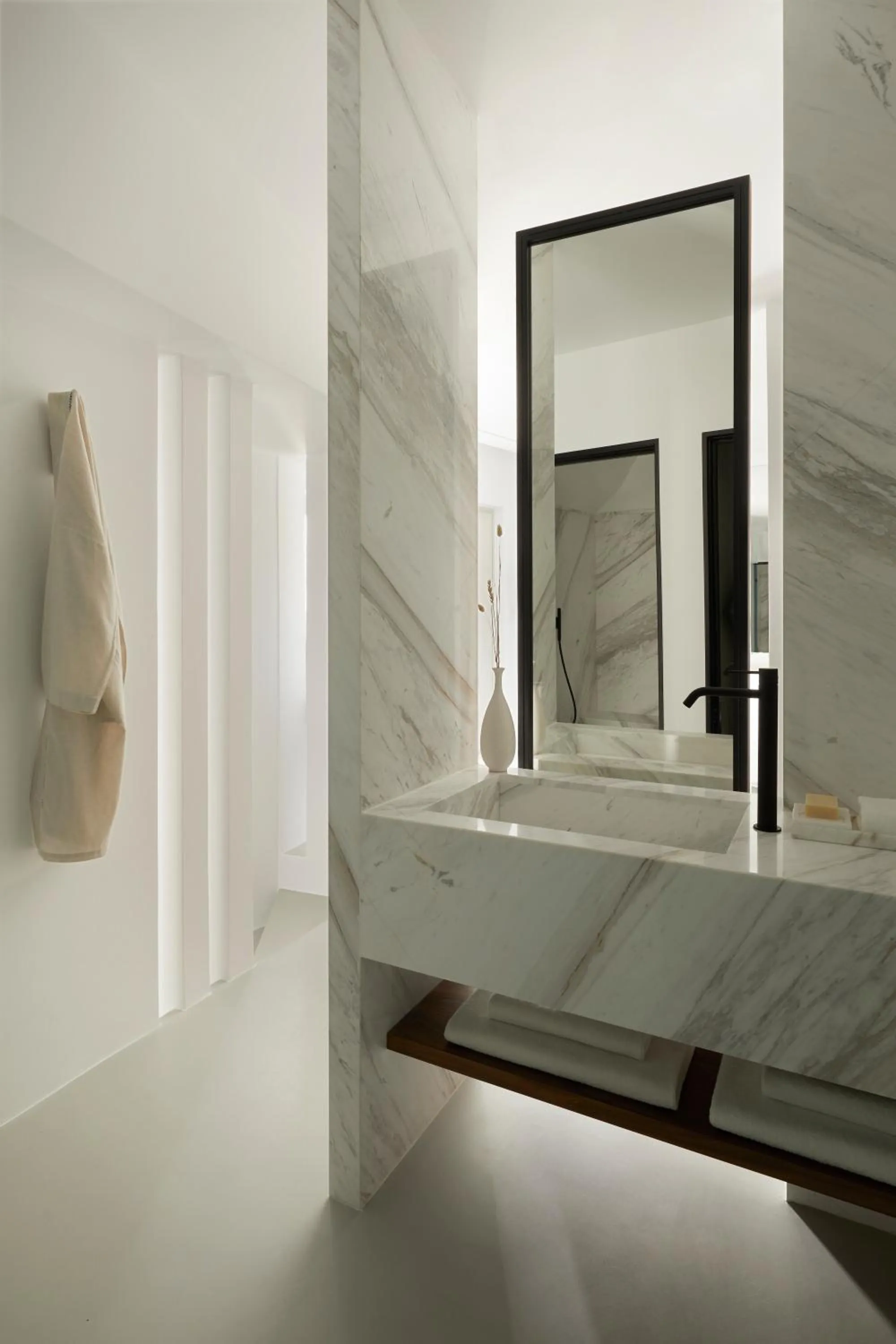 Bed in Grace Hotel, Auberge Collection