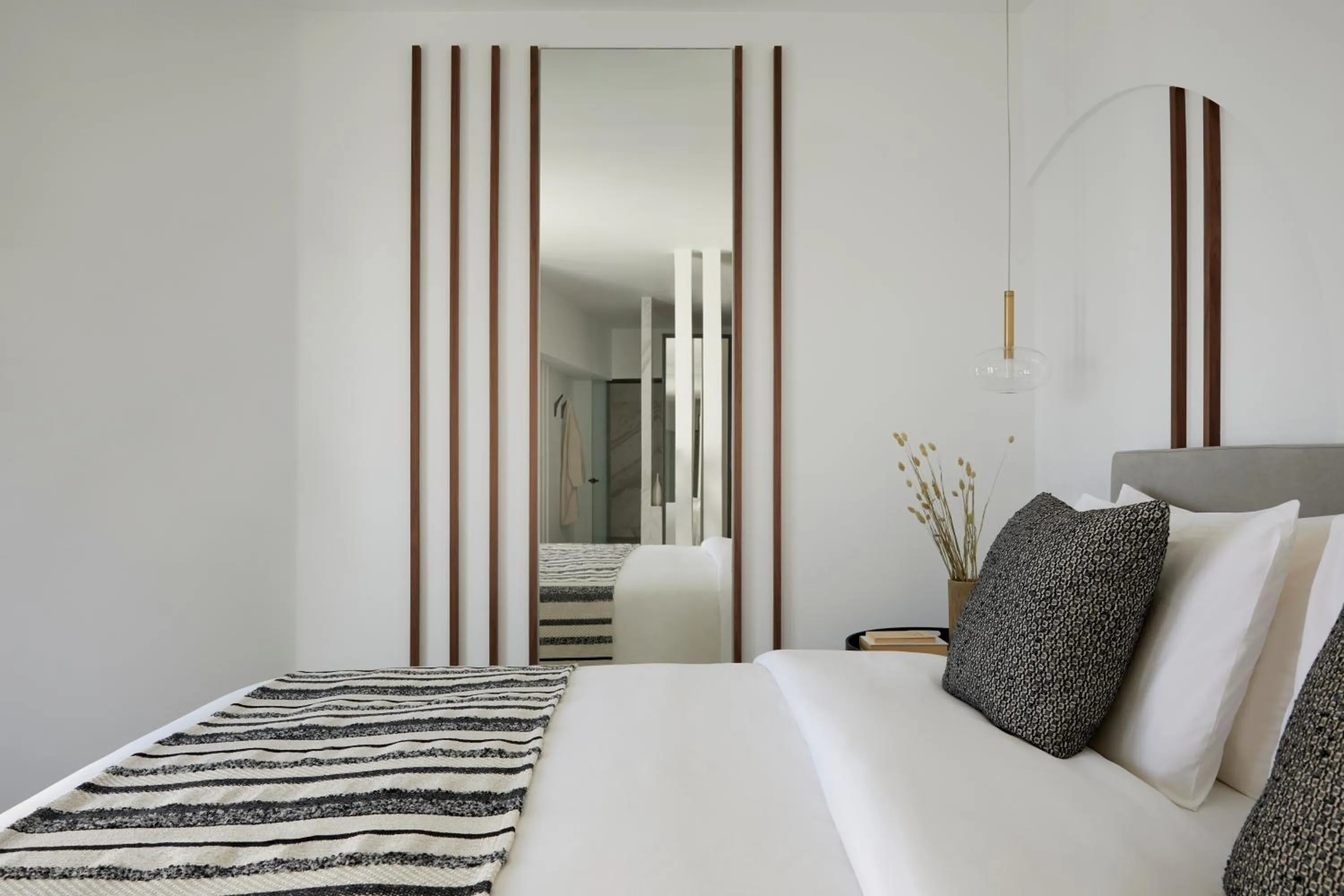 Bed in Grace Hotel, Auberge Collection