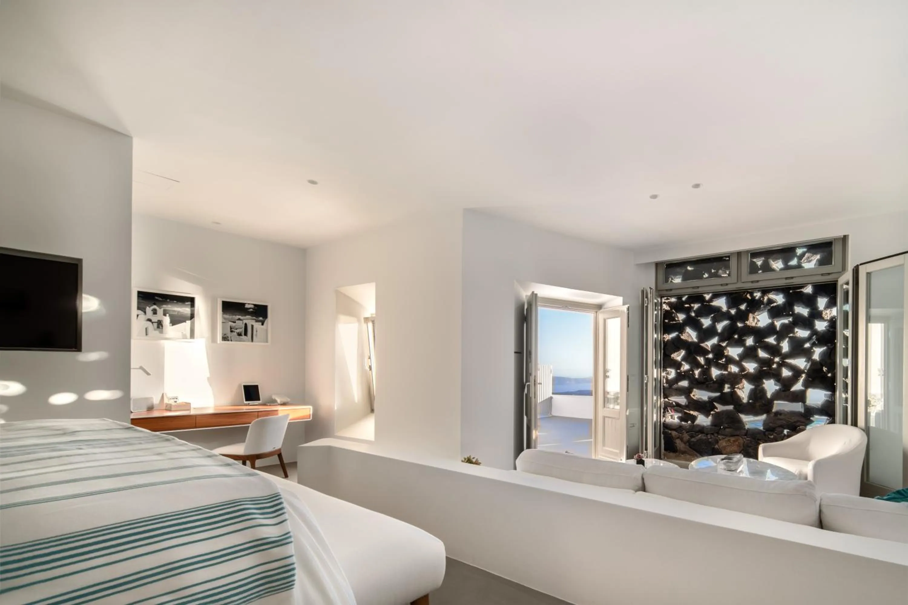 Bed in Grace Hotel, Auberge Collection