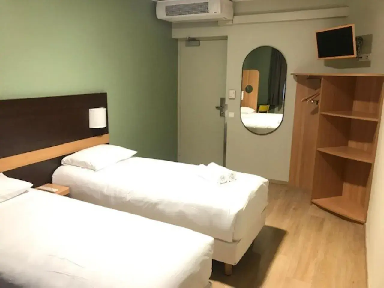 Twin Room in Vini Hotel Twin Room in Vini Hotel