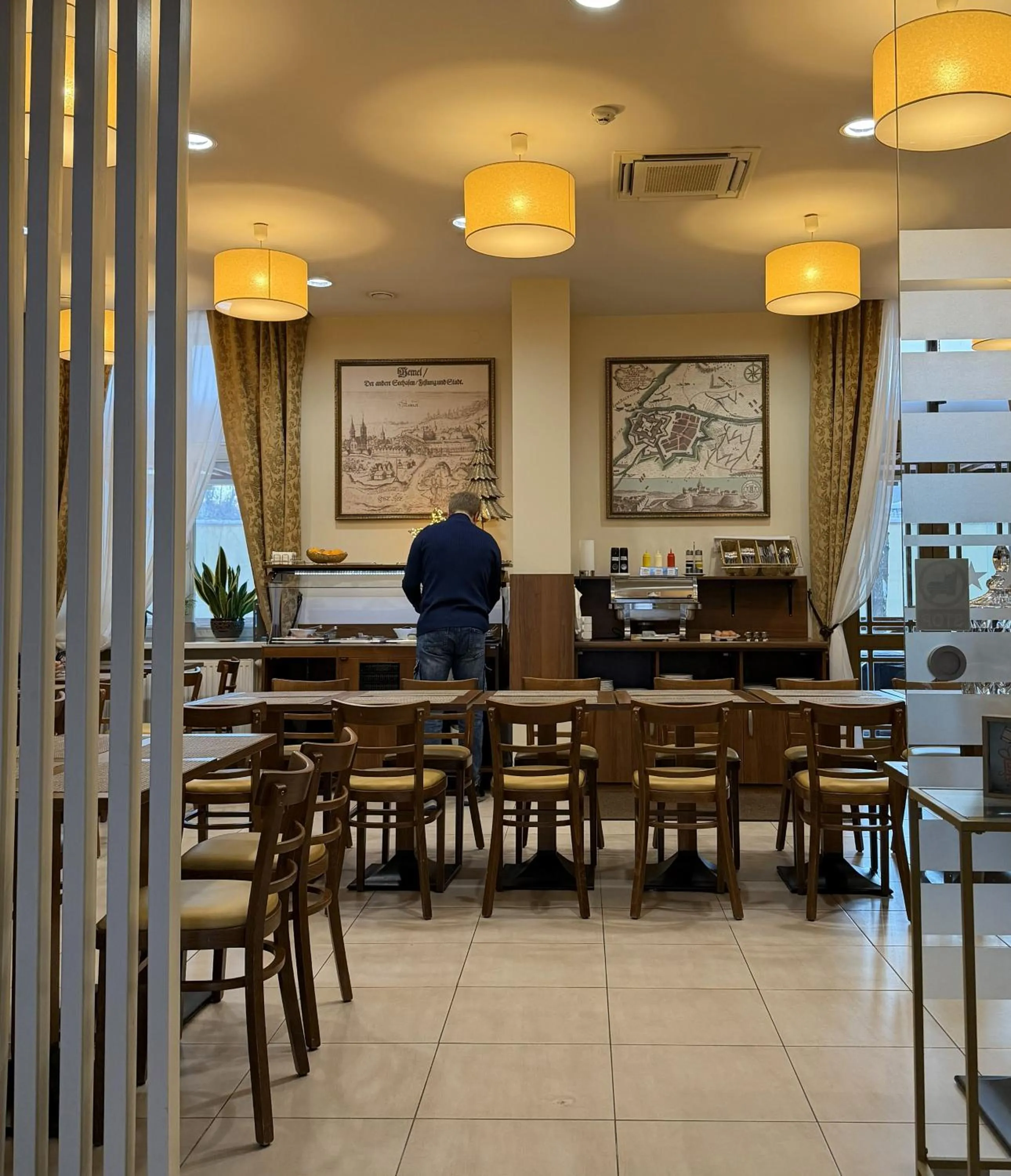 Restaurant/places to eat in Memel Hotel