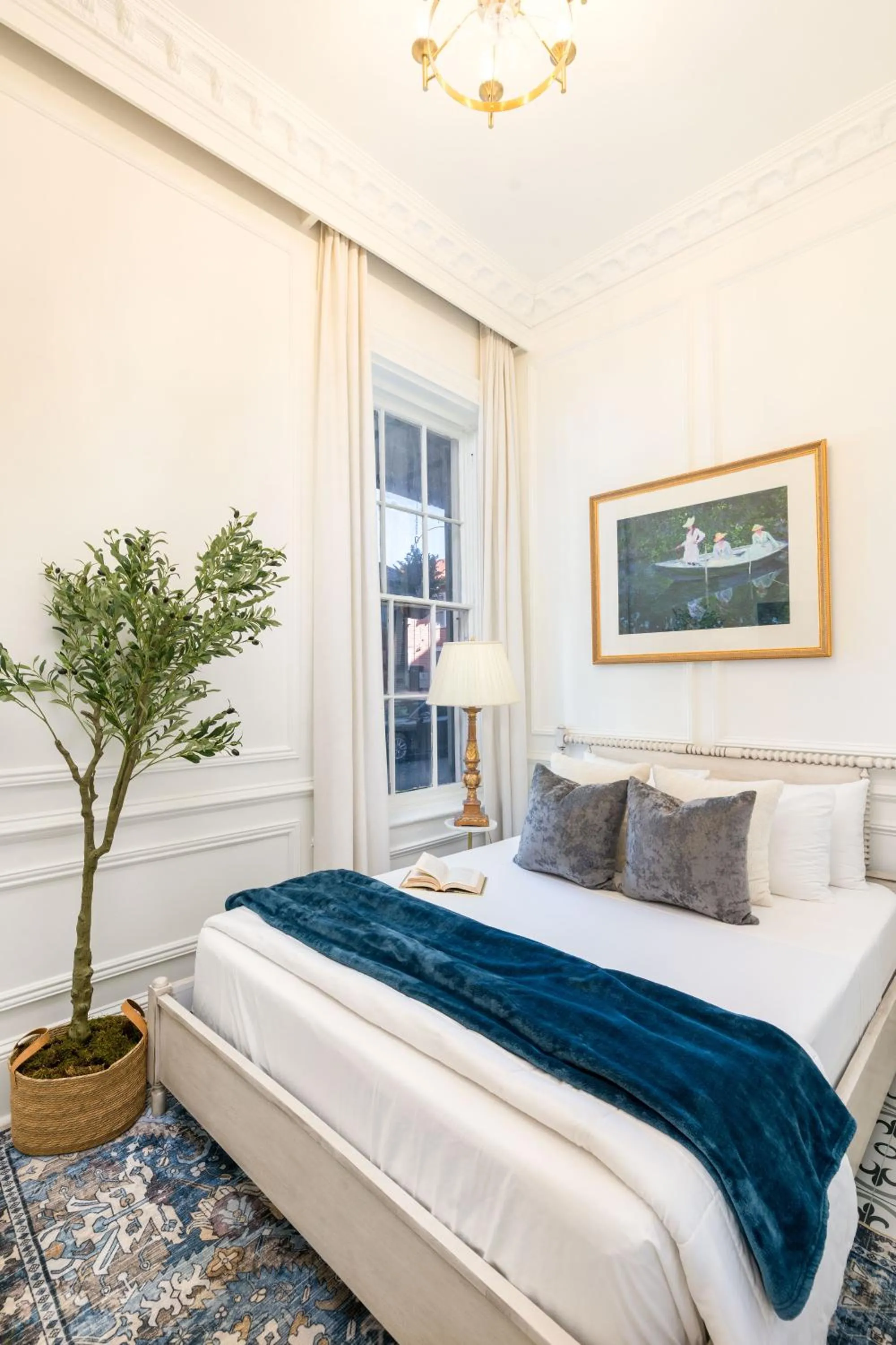 Bed in French Quarter Mansion