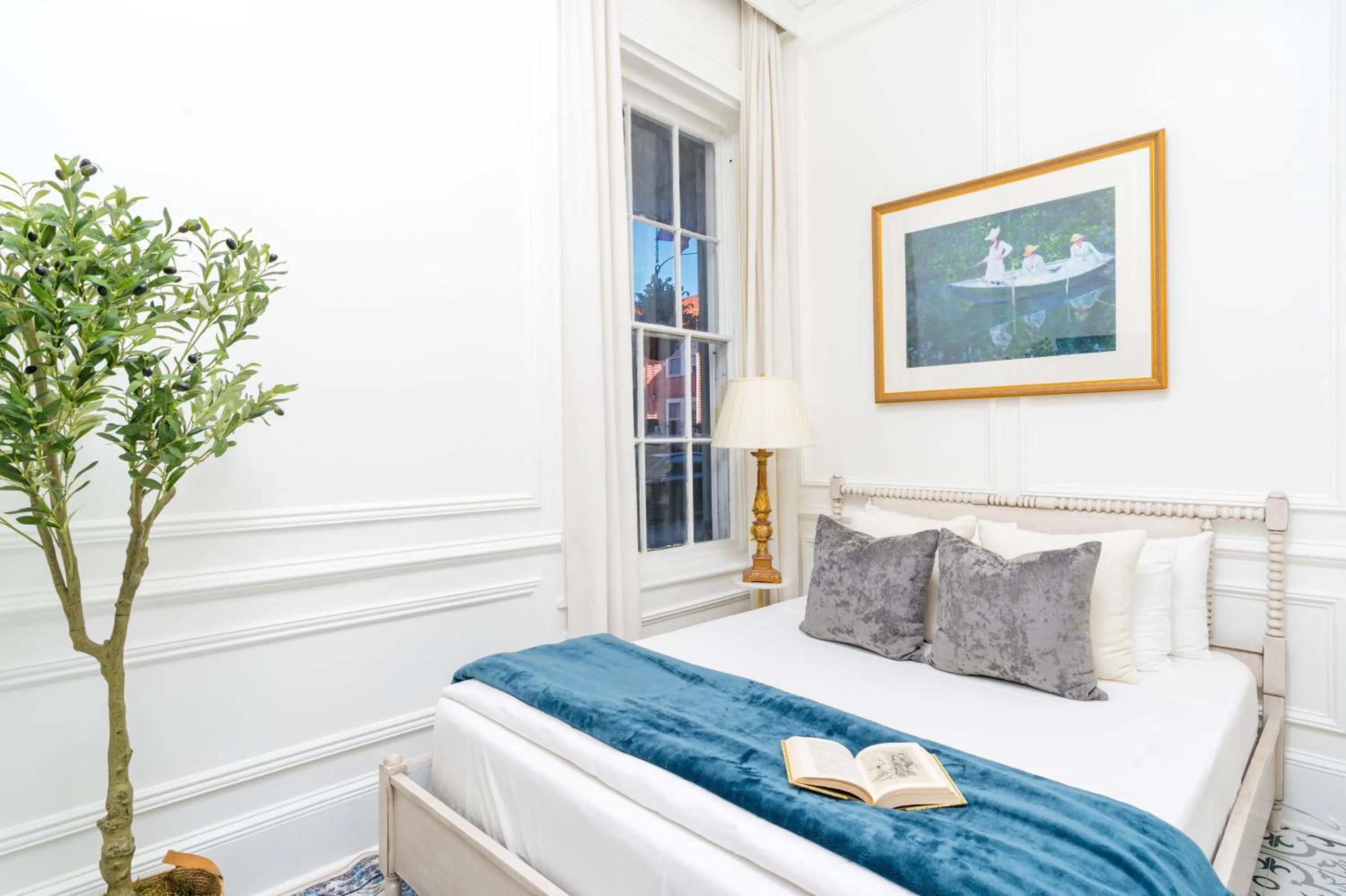 Bed in French Quarter Mansion