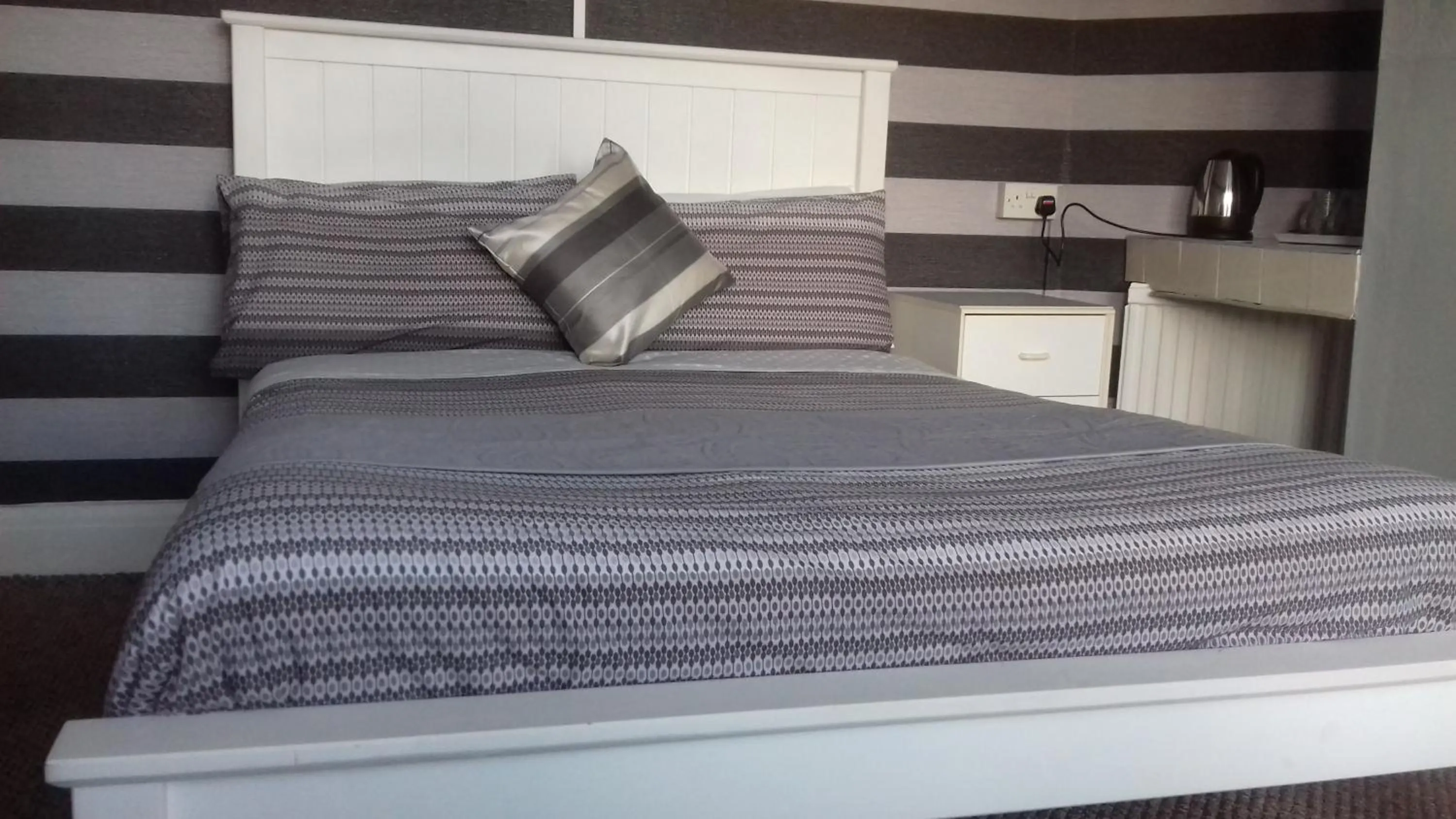 Coffee/tea facilities in Elmfield