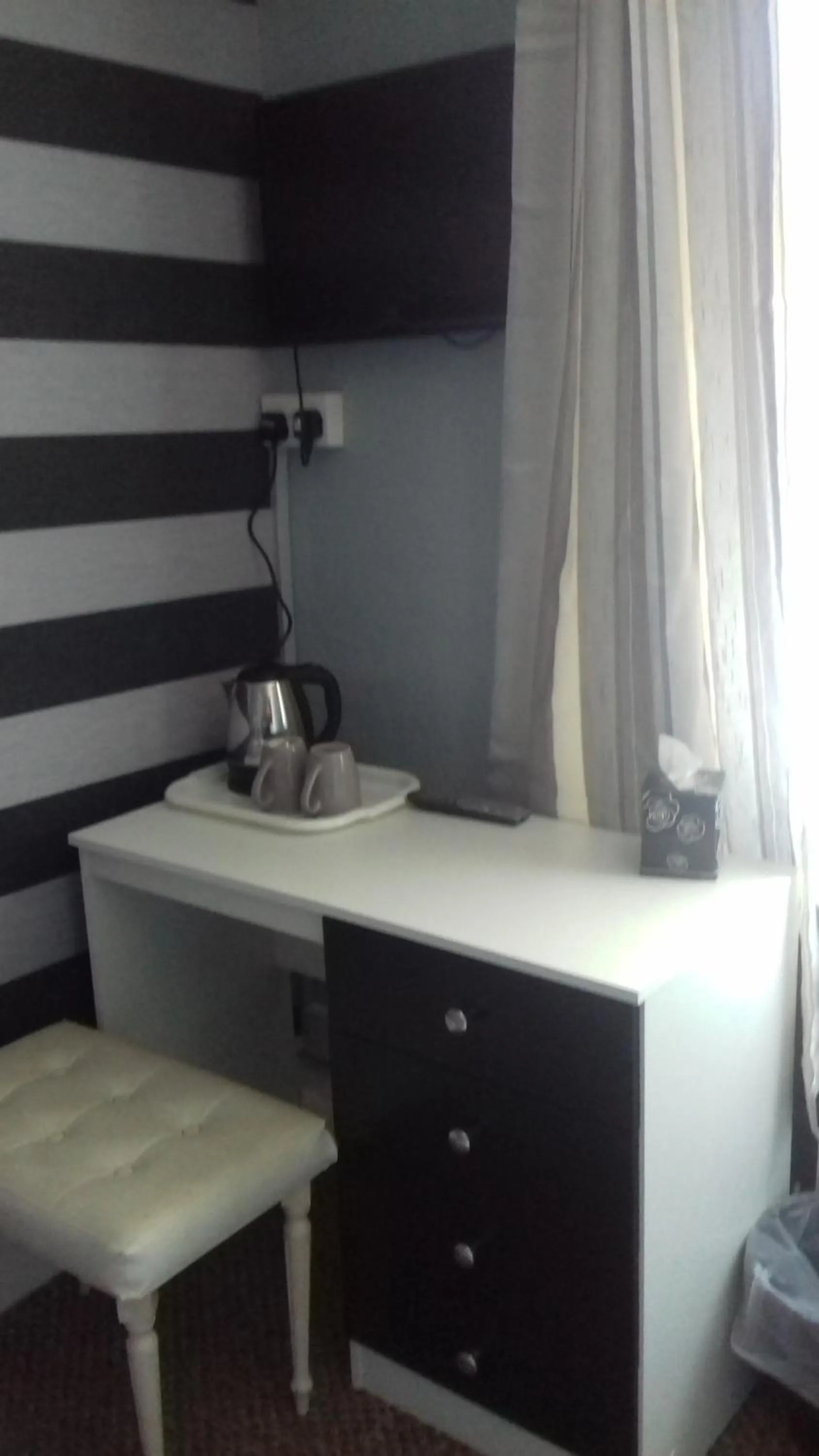 Coffee/tea facilities in Elmfield