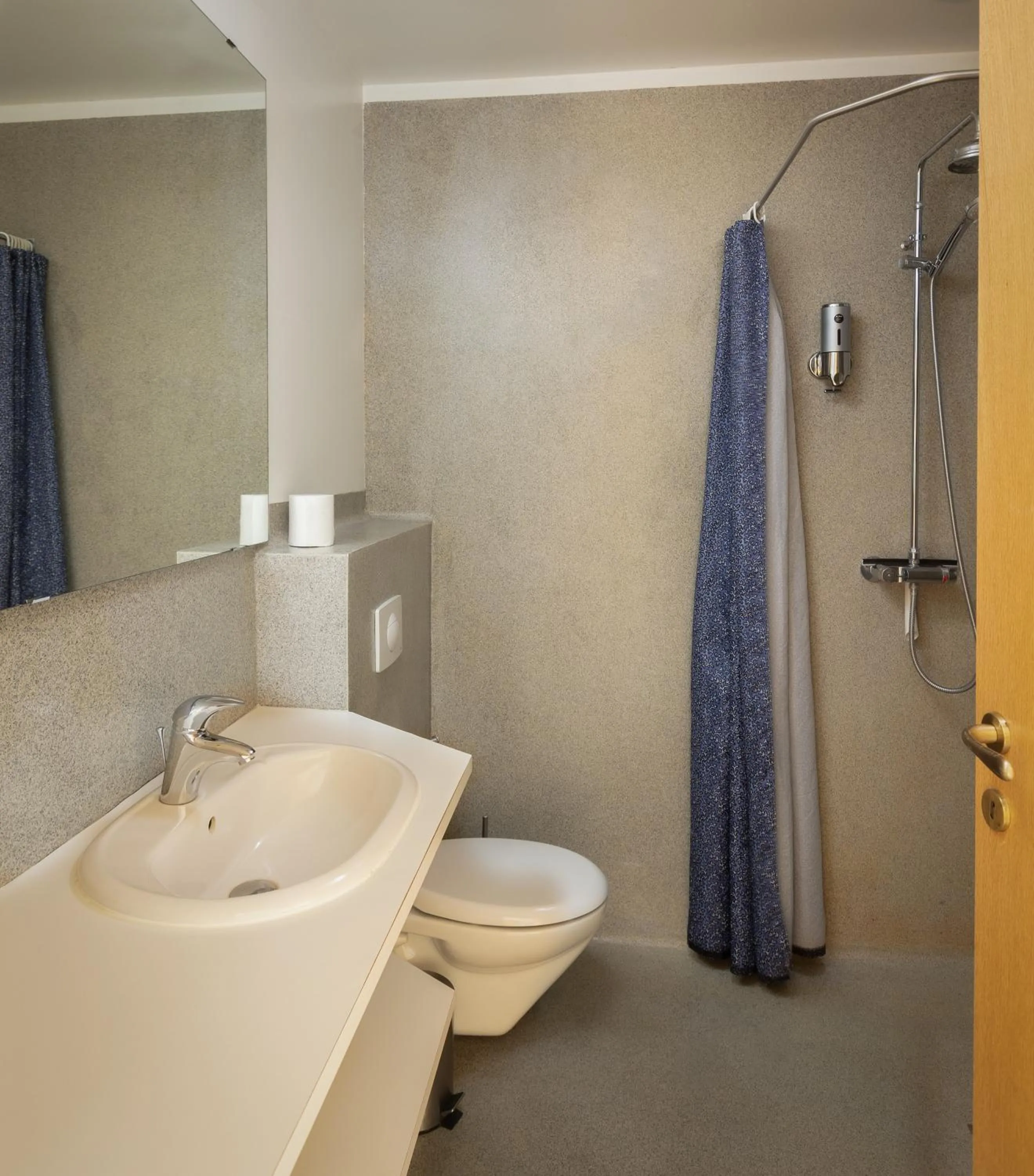 Bathroom in Hestheimar