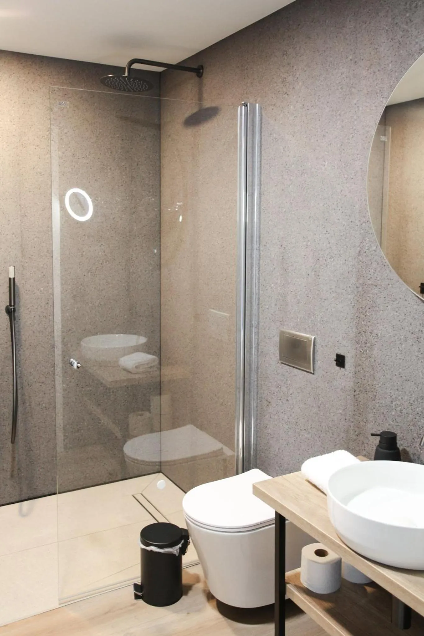 Shower in Hestheimar