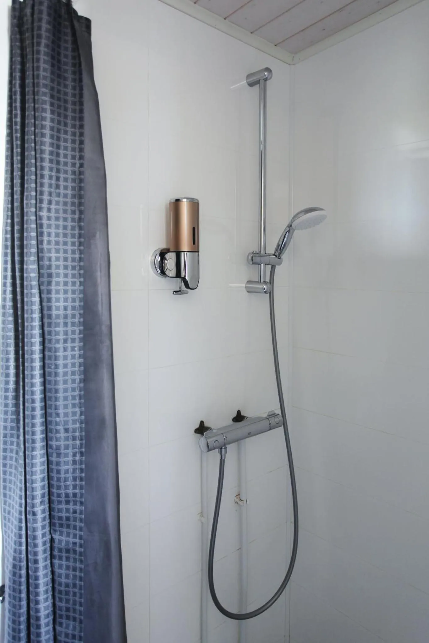 Shower in Hestheimar