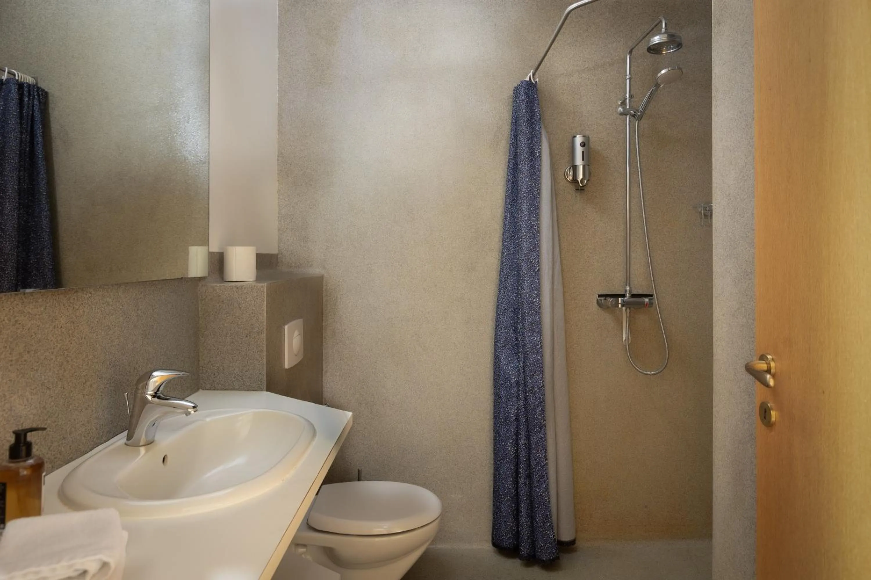 Bathroom in Hestheimar