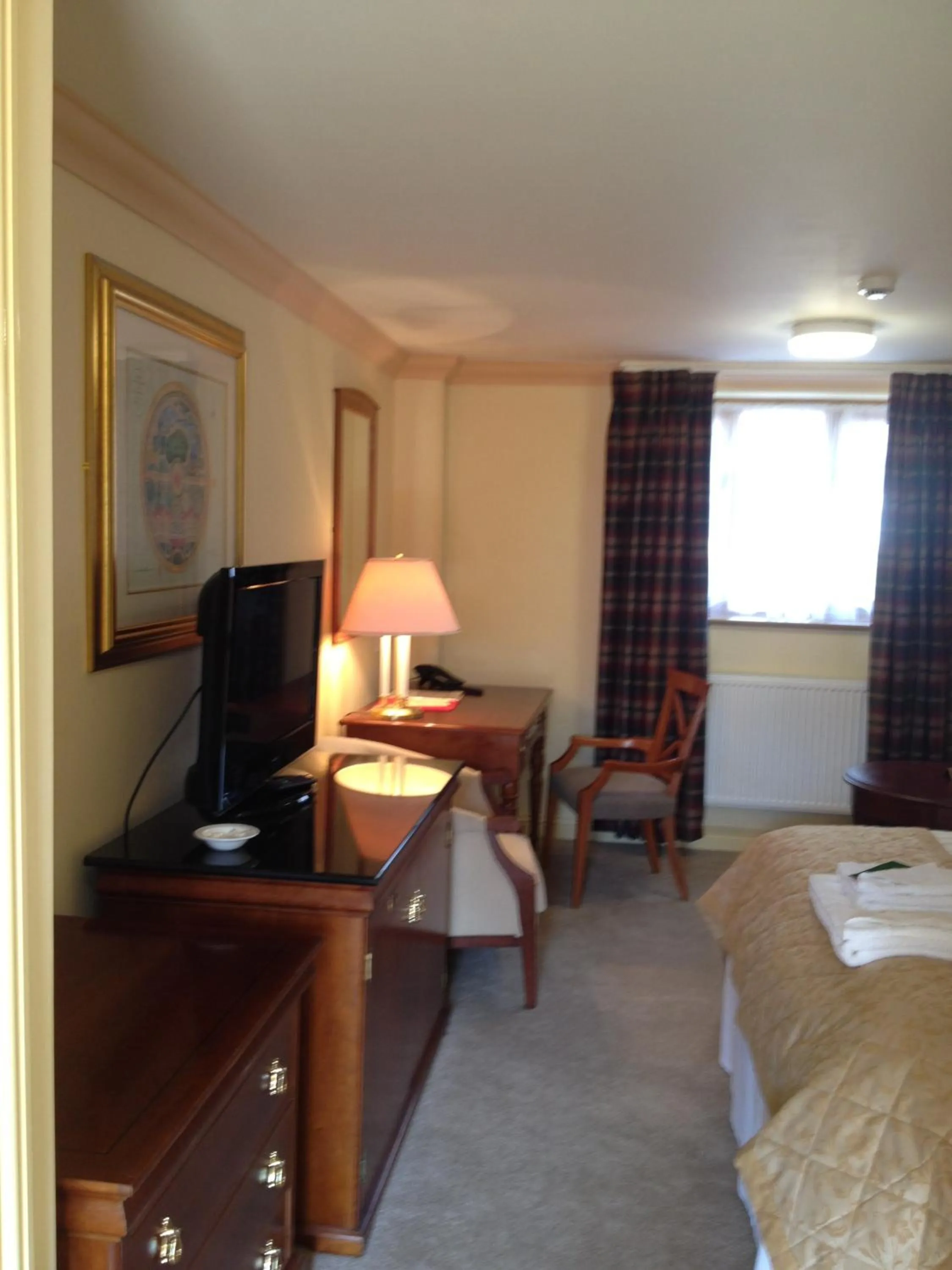 Photo of the whole room, Bed in The Olde Windmill Inn