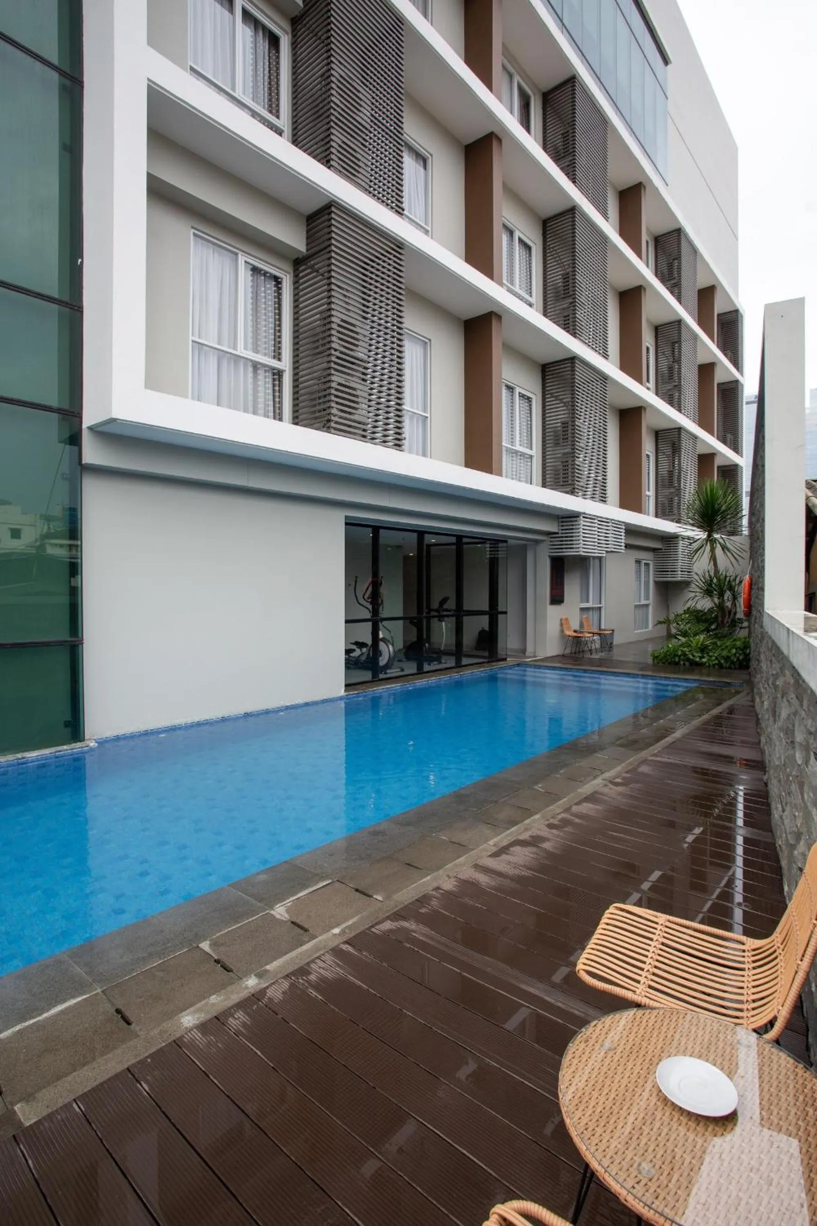 Swimming pool in Avissa Suites