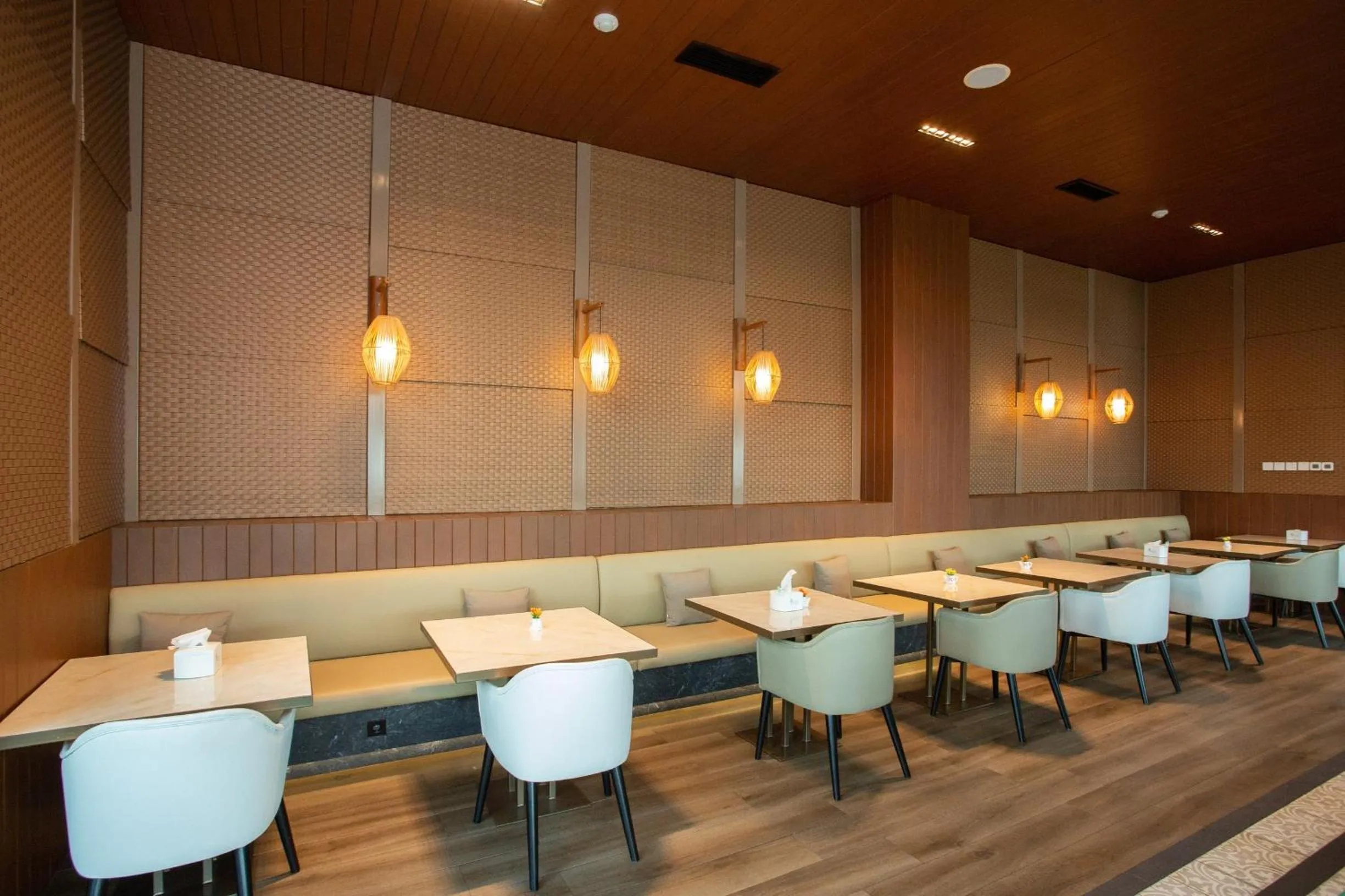 Restaurant/places to eat in Avissa Suites