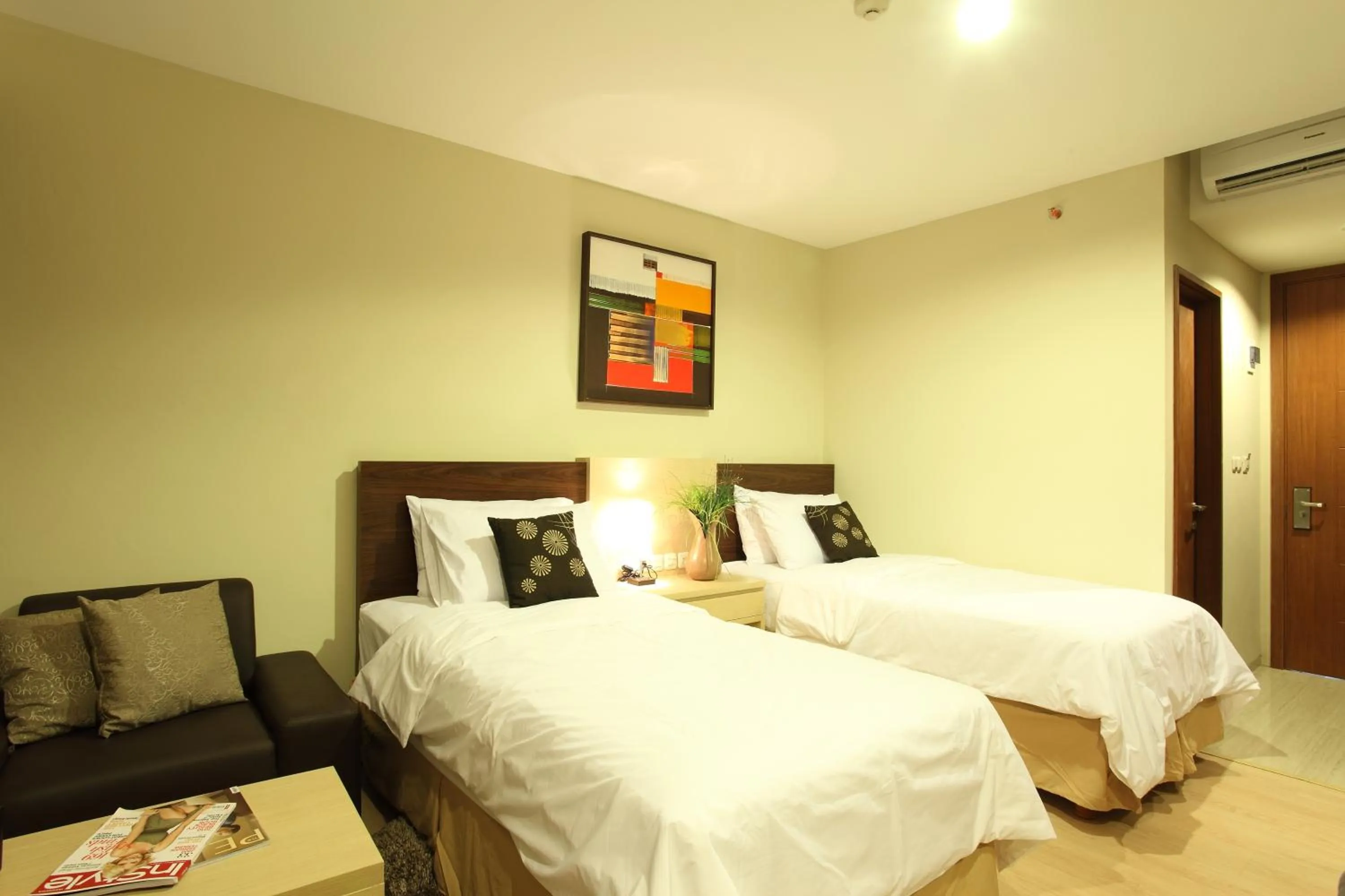 Photo of the whole room, Bed in Avissa Suites