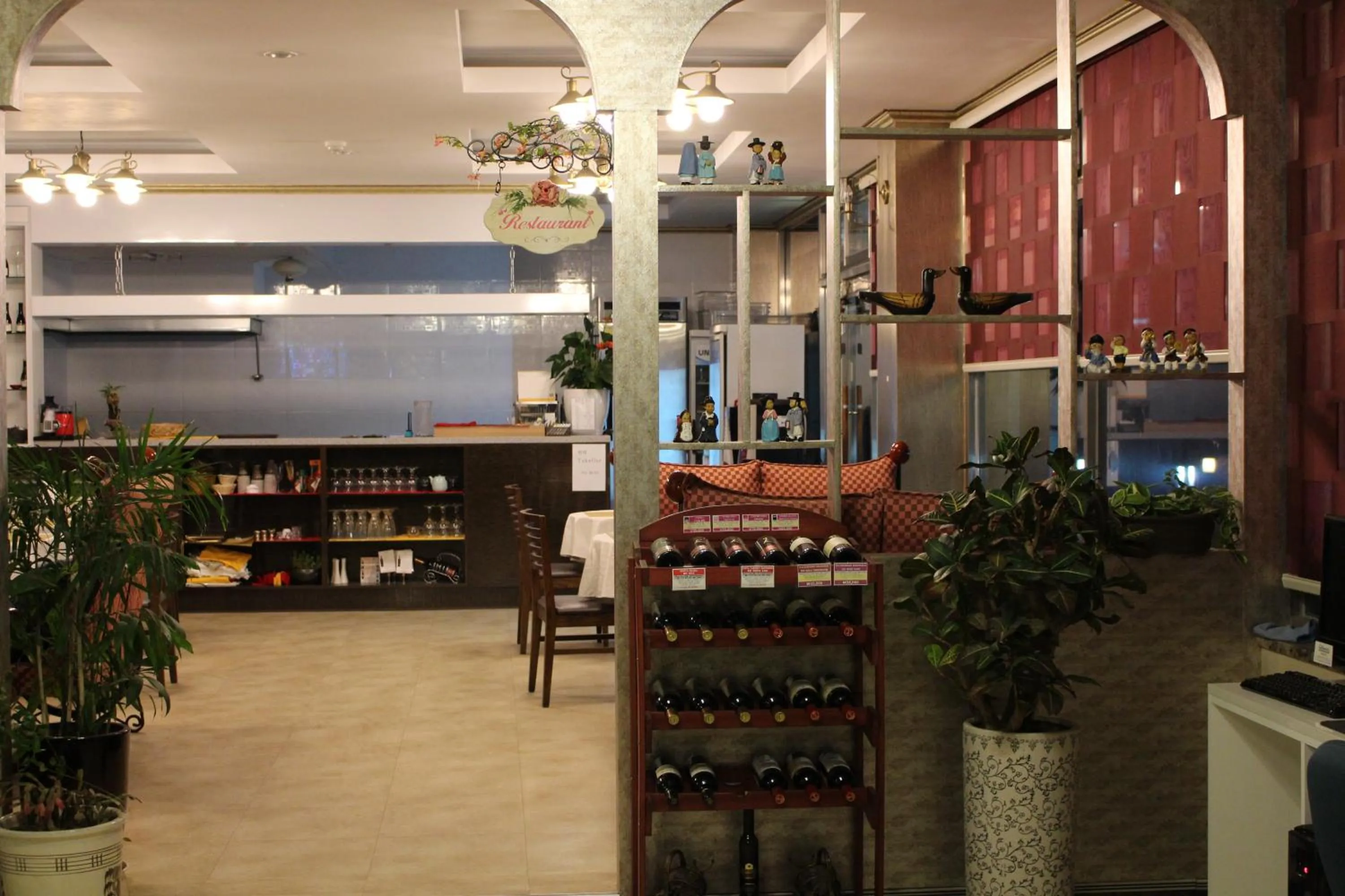 Restaurant/places to eat in Hotel Parkwood Incheon Airport