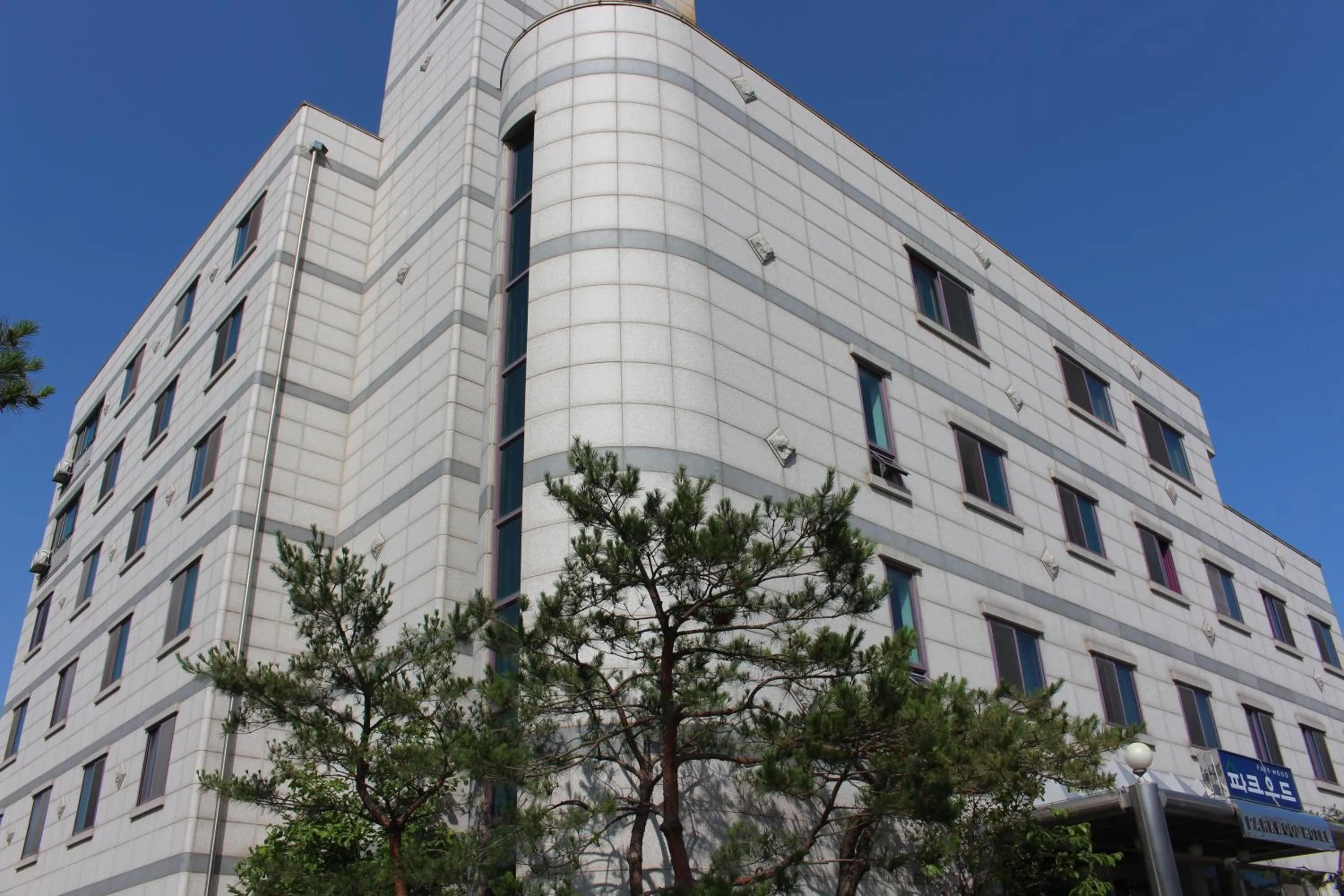 Property building in Hotel Parkwood Incheon Airport