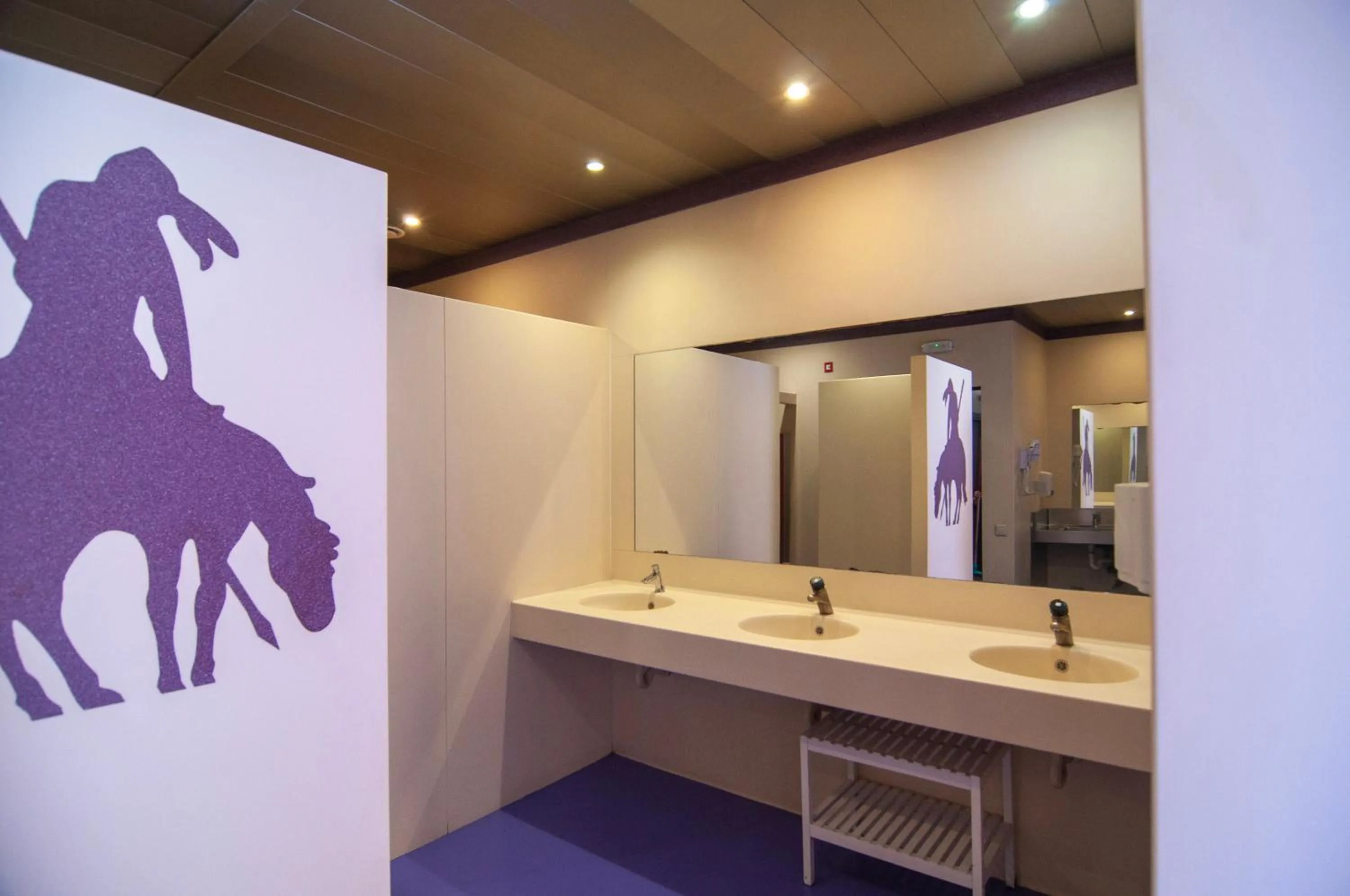 Bathroom in Kabul Party Hostel Barcelona