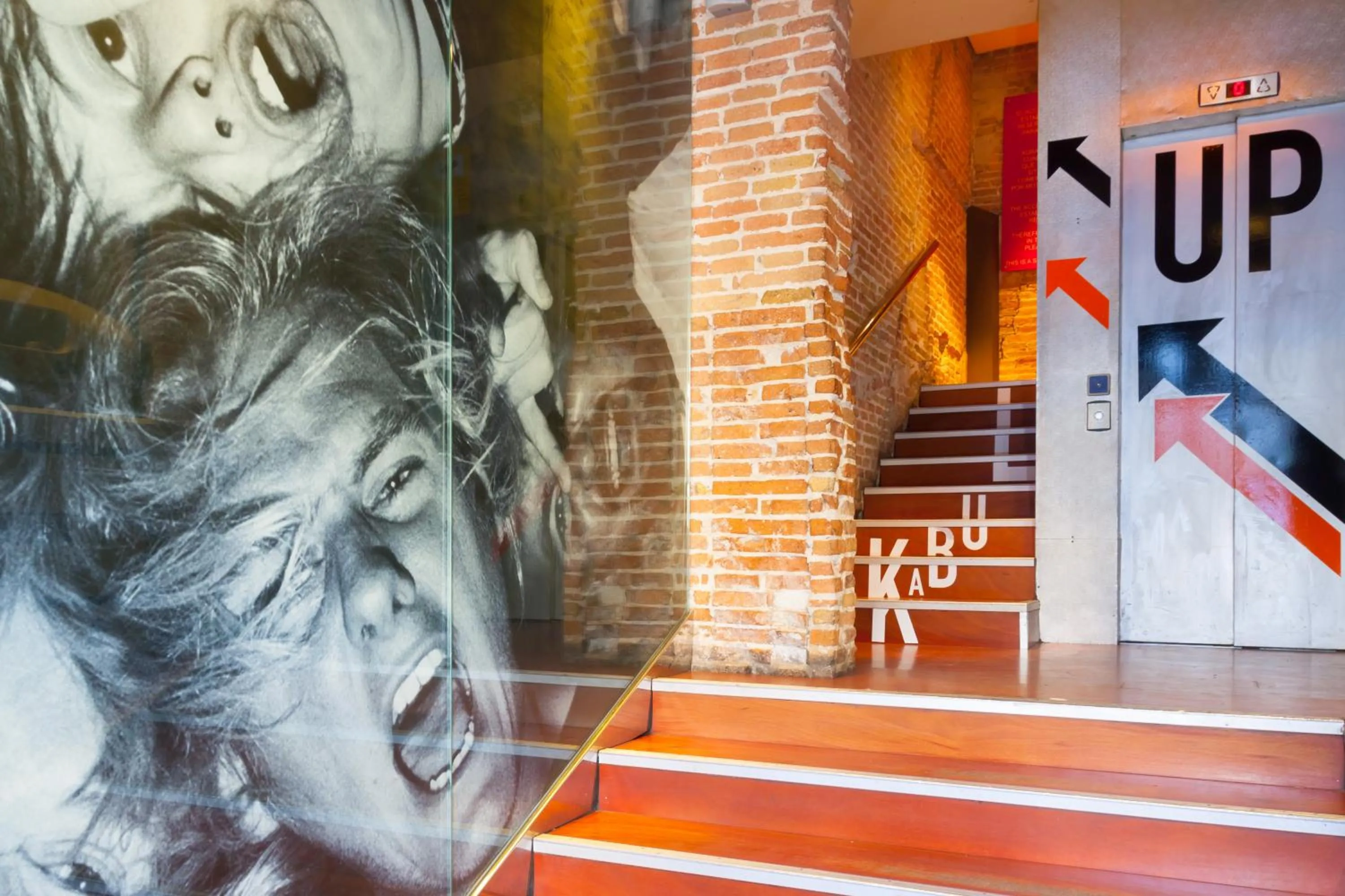 Facade/entrance in Kabul Party Hostel Barcelona