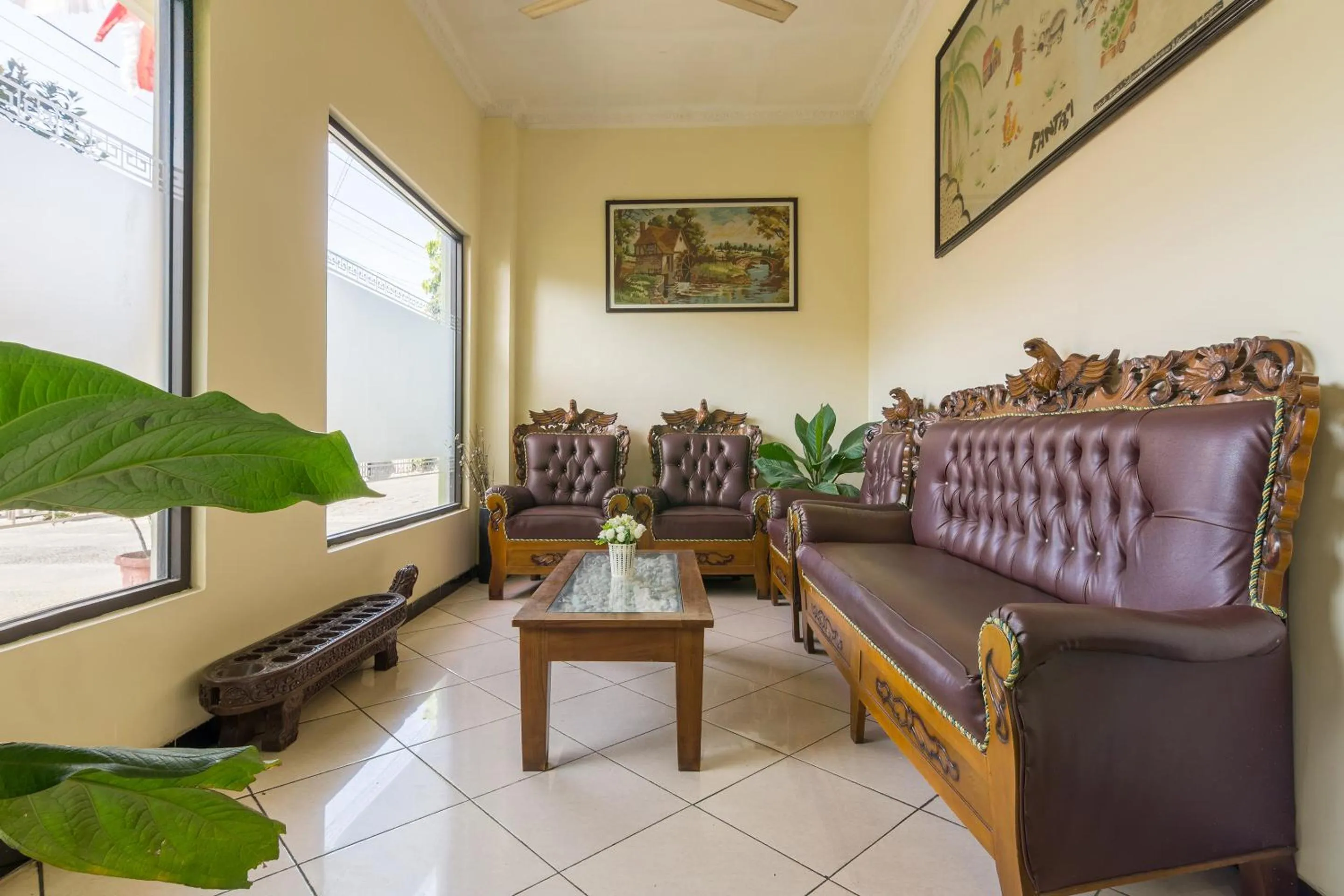 Lobby or reception in RedDoorz At Hotel Sartika Yogyakarta