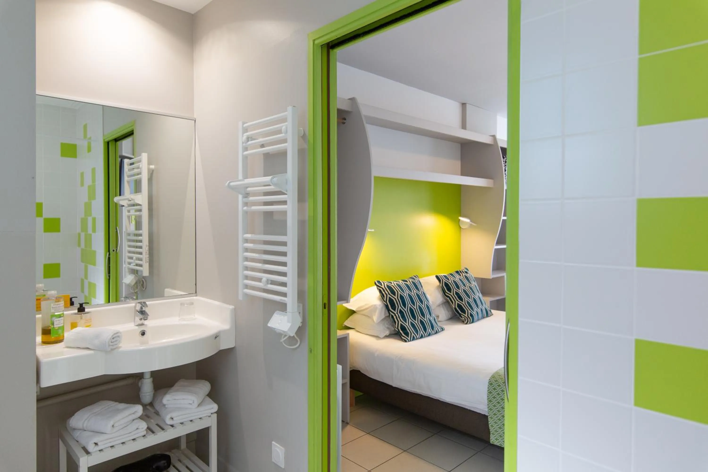 Bathroom, Bed in Hôtel de Ré, "The Originals Résidence"