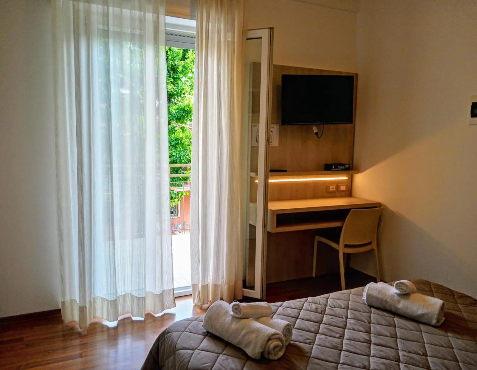 TV and multimedia, Bed in Hotel Monica