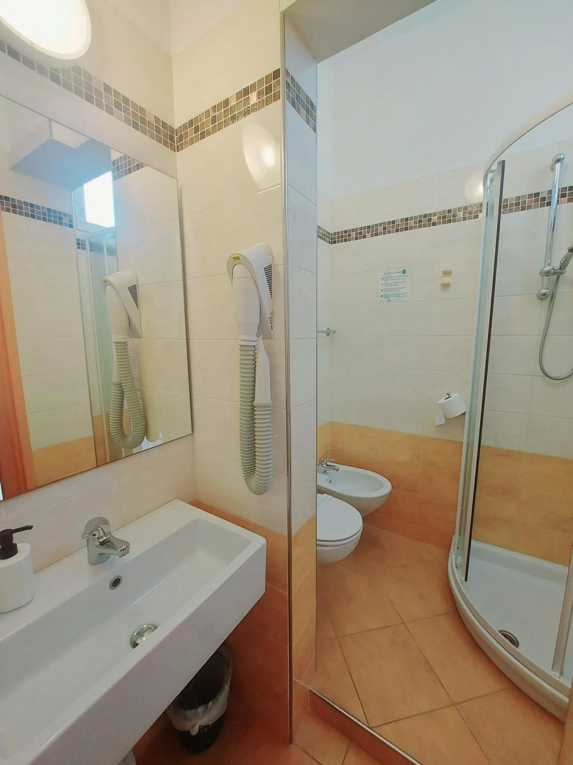 Bathroom in Hotel Monica