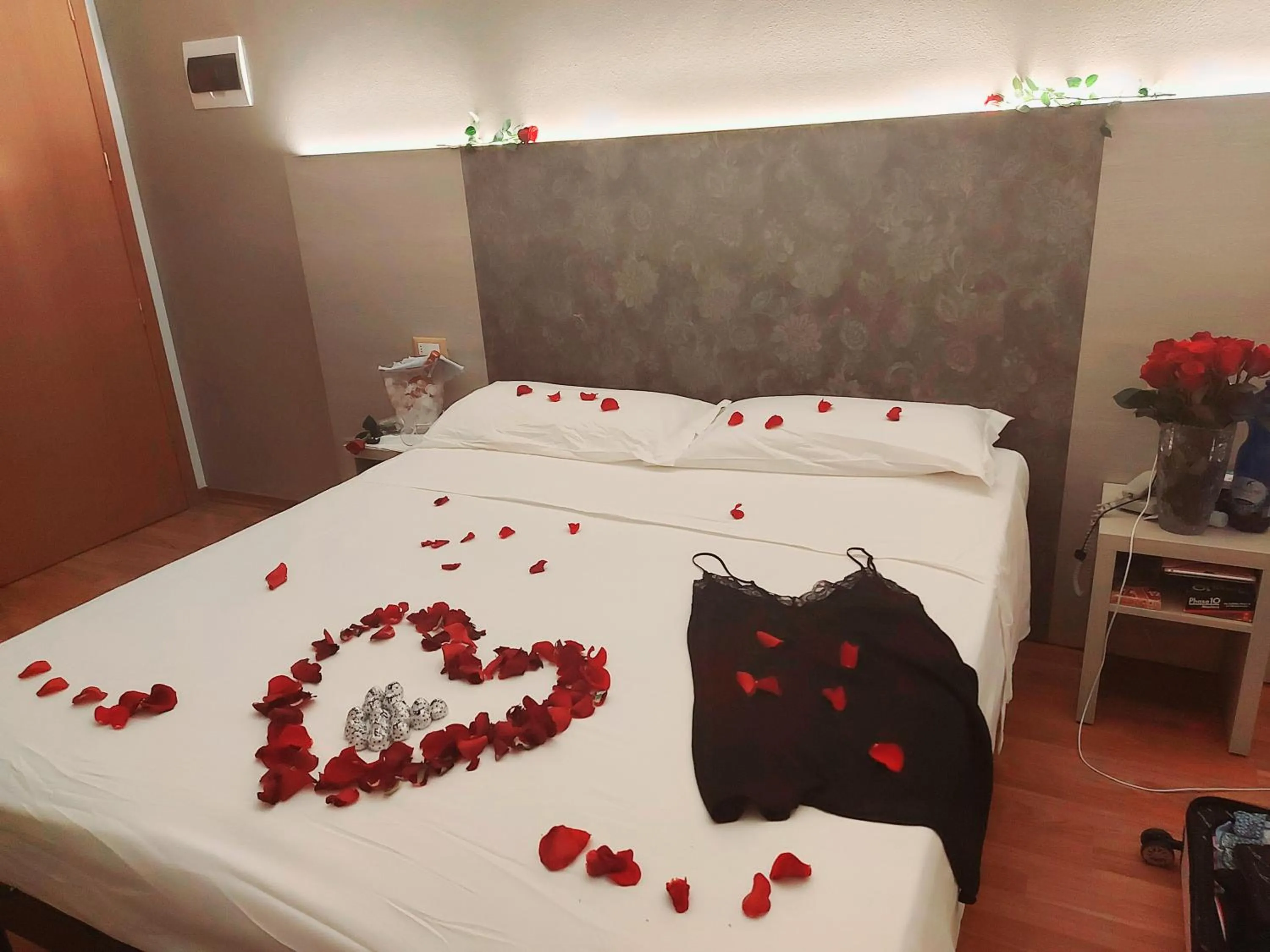 Bedroom, Bed in Hotel Monica